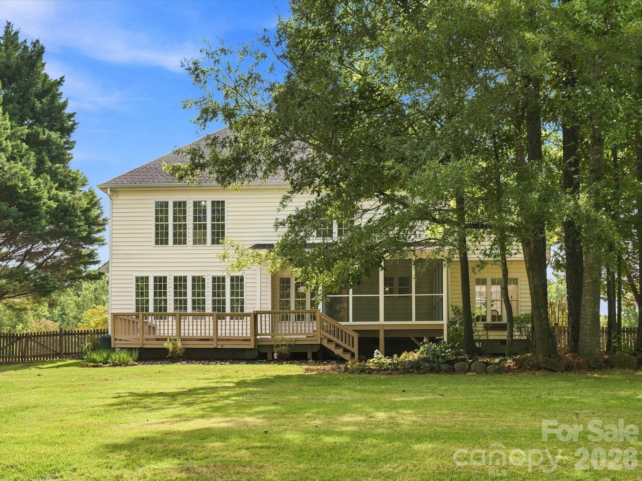 1012 Easthampton Lane Property Photo 2
