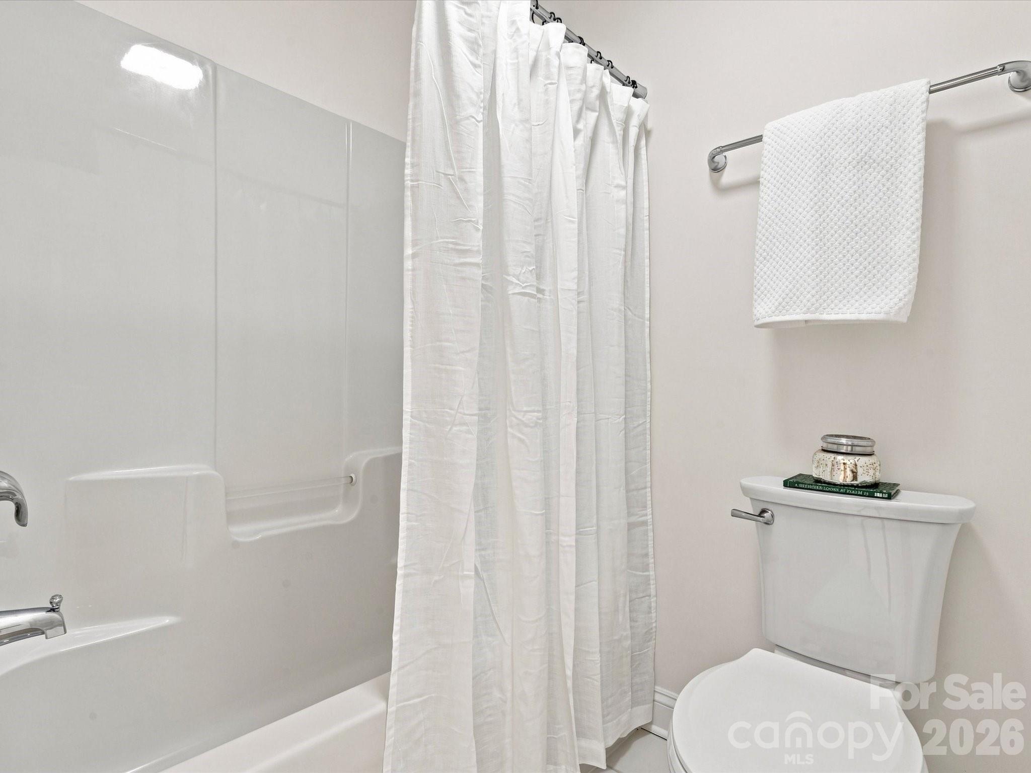 1012 Easthampton Lane Property Photo 38