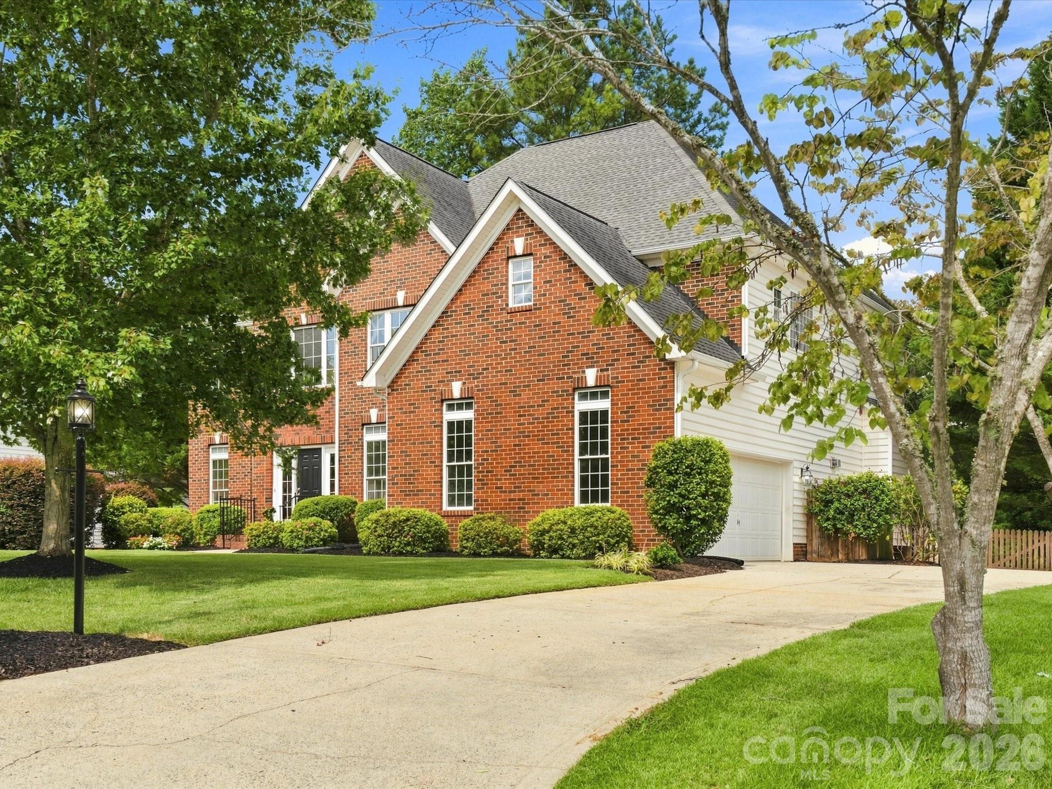 1012 Easthampton Lane Property Photo 48
