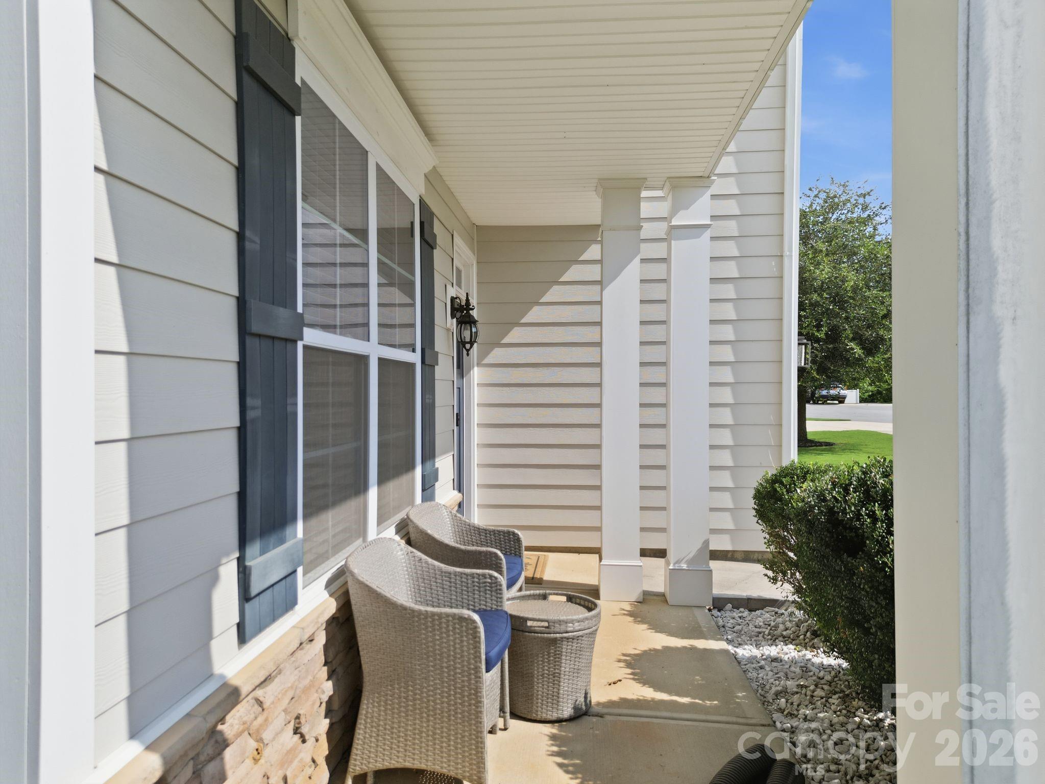 3830 Lake Breeze Drive Property Photo 4