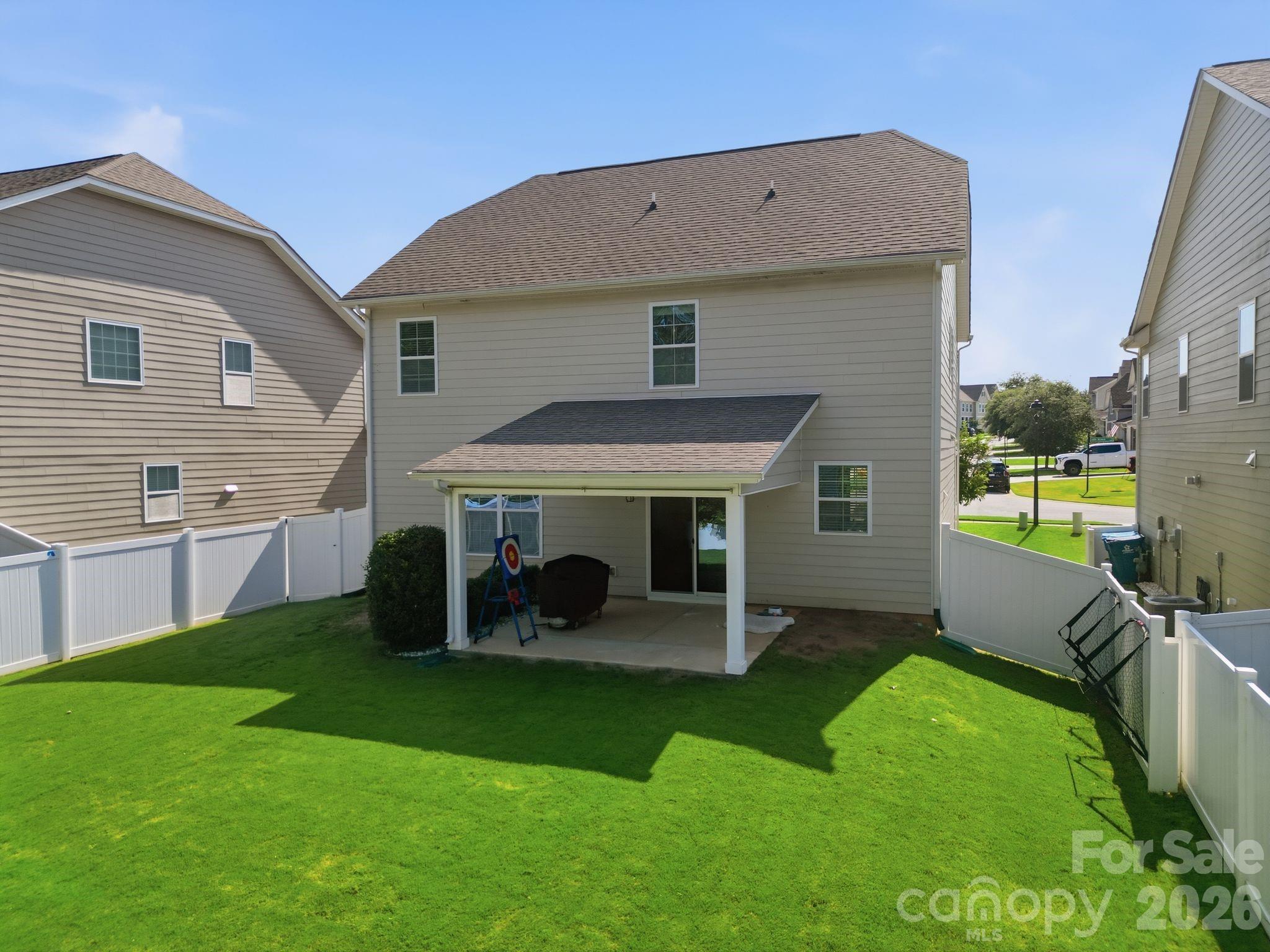 3830 Lake Breeze Drive Property Photo 5