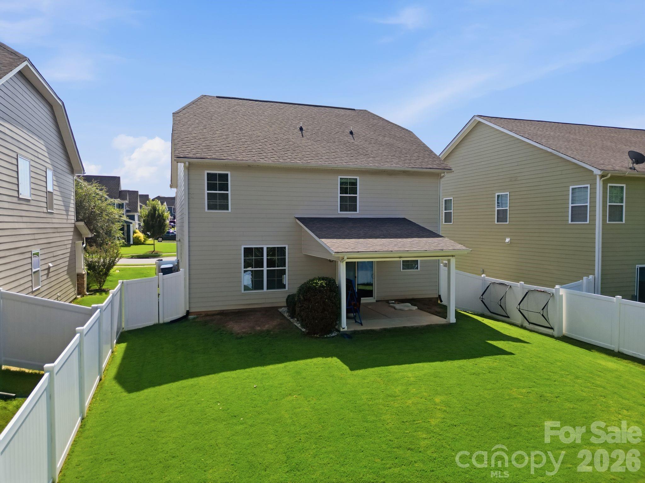 3830 Lake Breeze Drive Property Photo 6