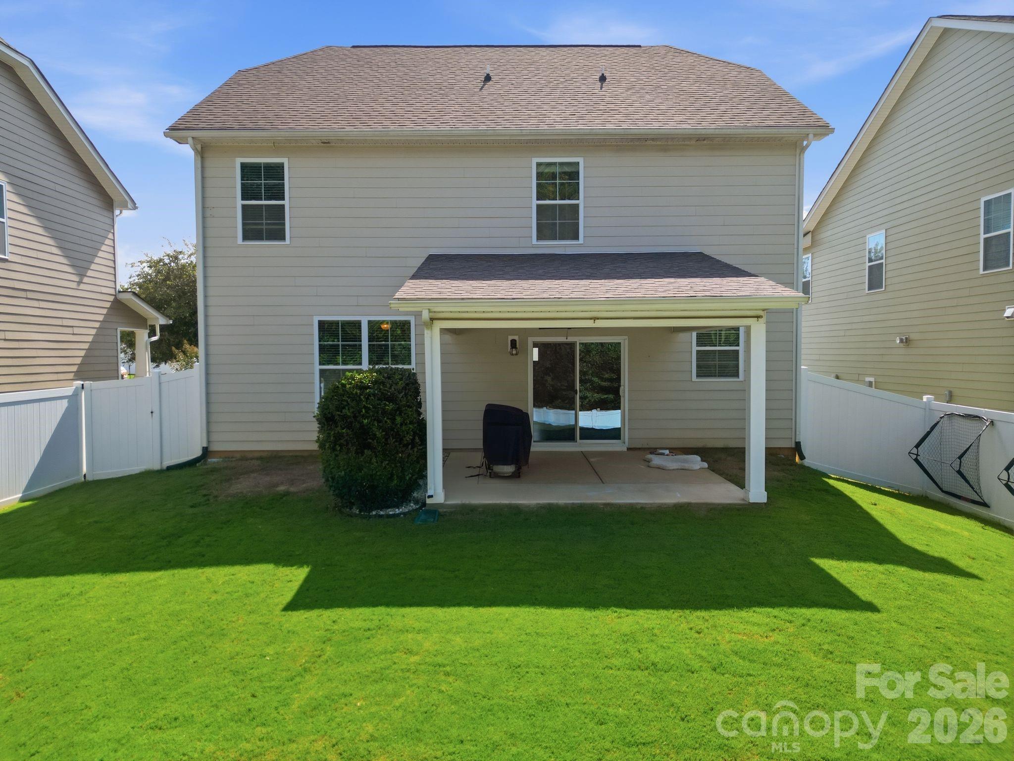 3830 Lake Breeze Drive Property Photo 7