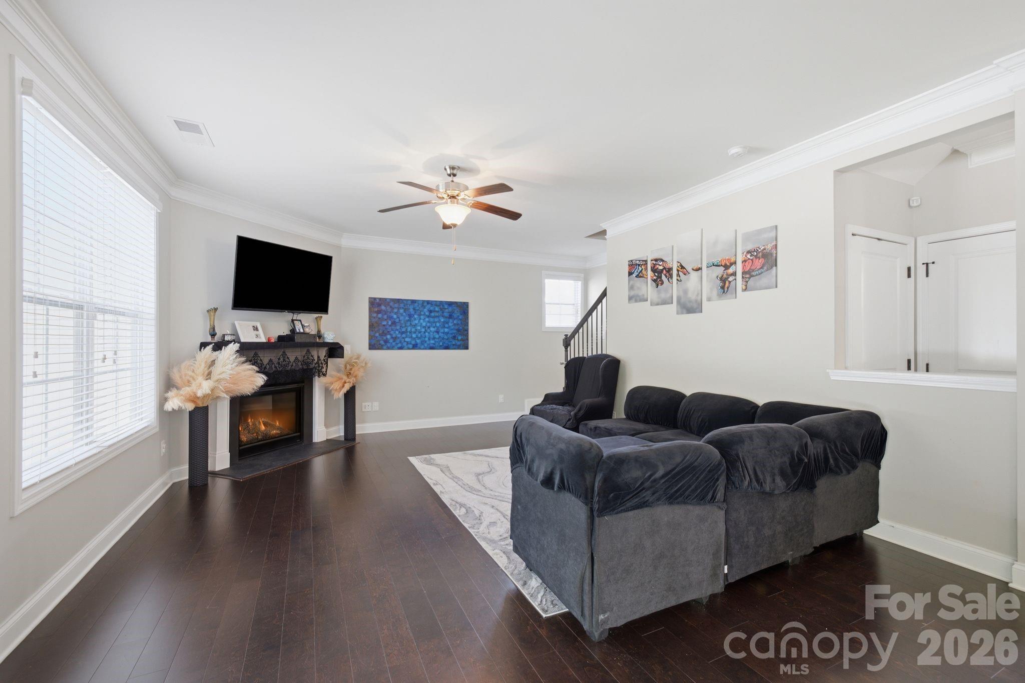 3830 Lake Breeze Drive Property Photo 14