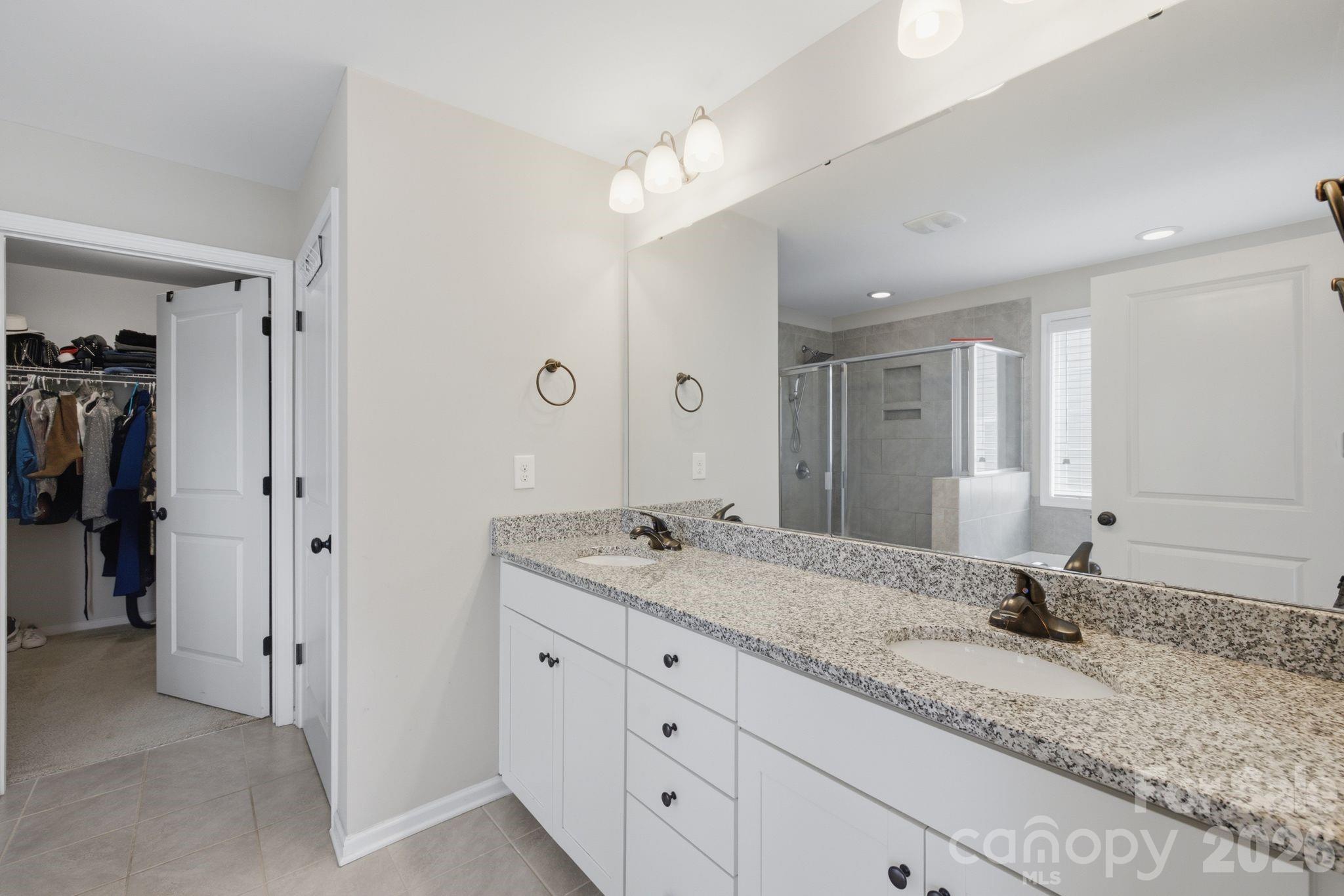 3830 Lake Breeze Drive Property Photo 25