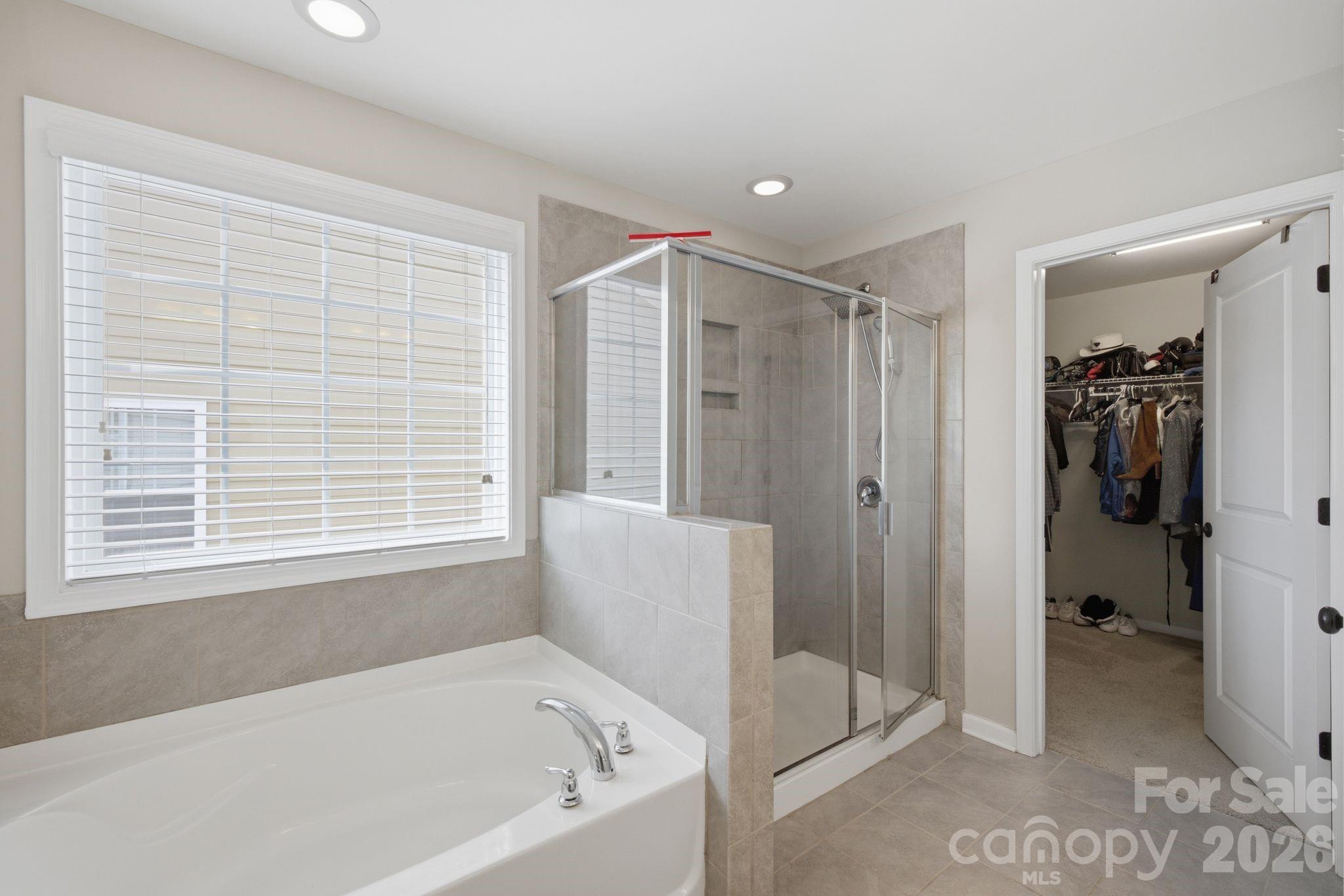 3830 Lake Breeze Drive Property Photo 26