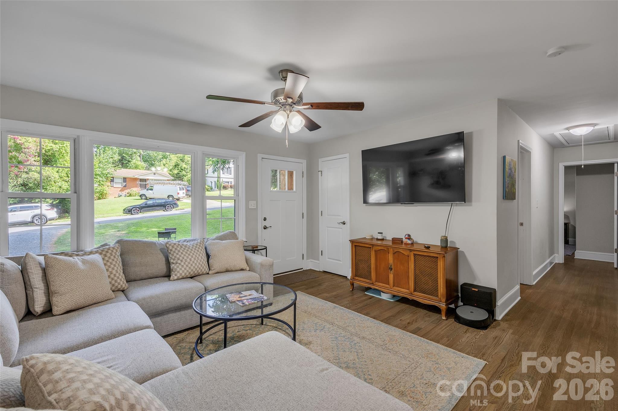 2213 Lanier Avenue Property Photo 3