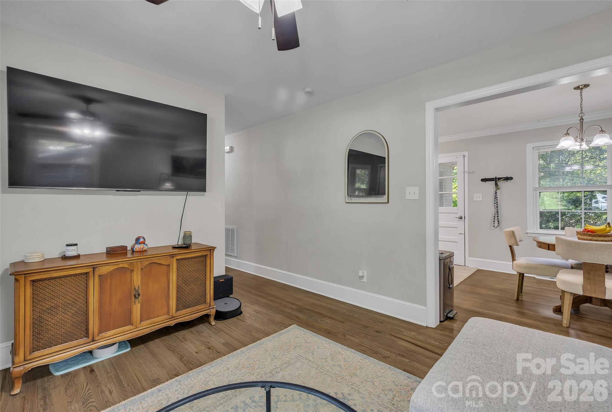 2213 Lanier Avenue Property Photo 7