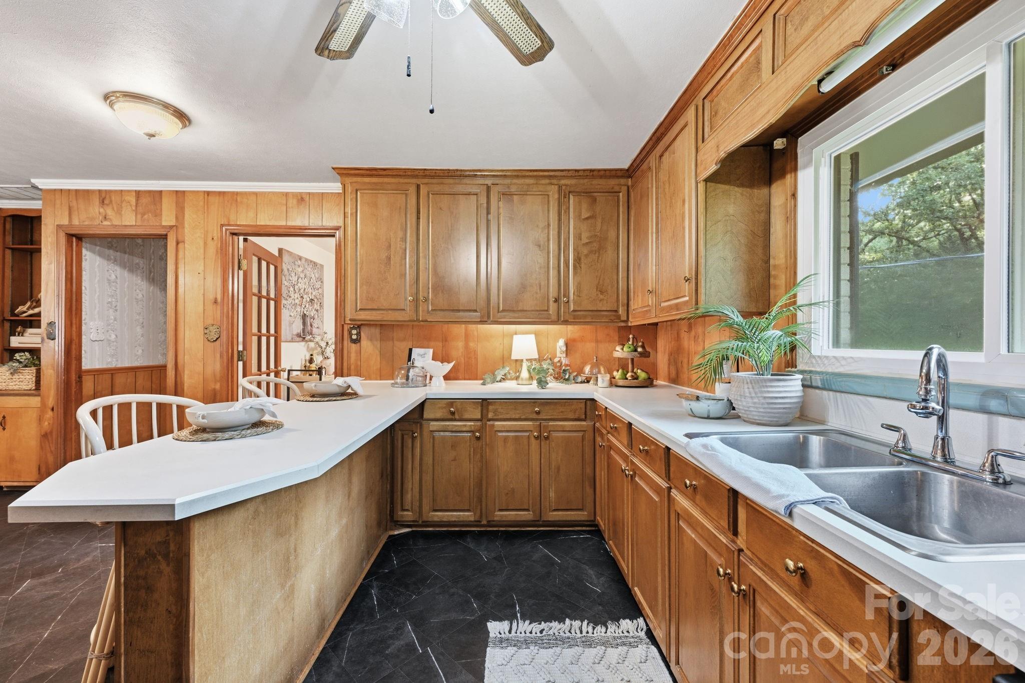 2204 Wilson Avenue Property Photo 9
