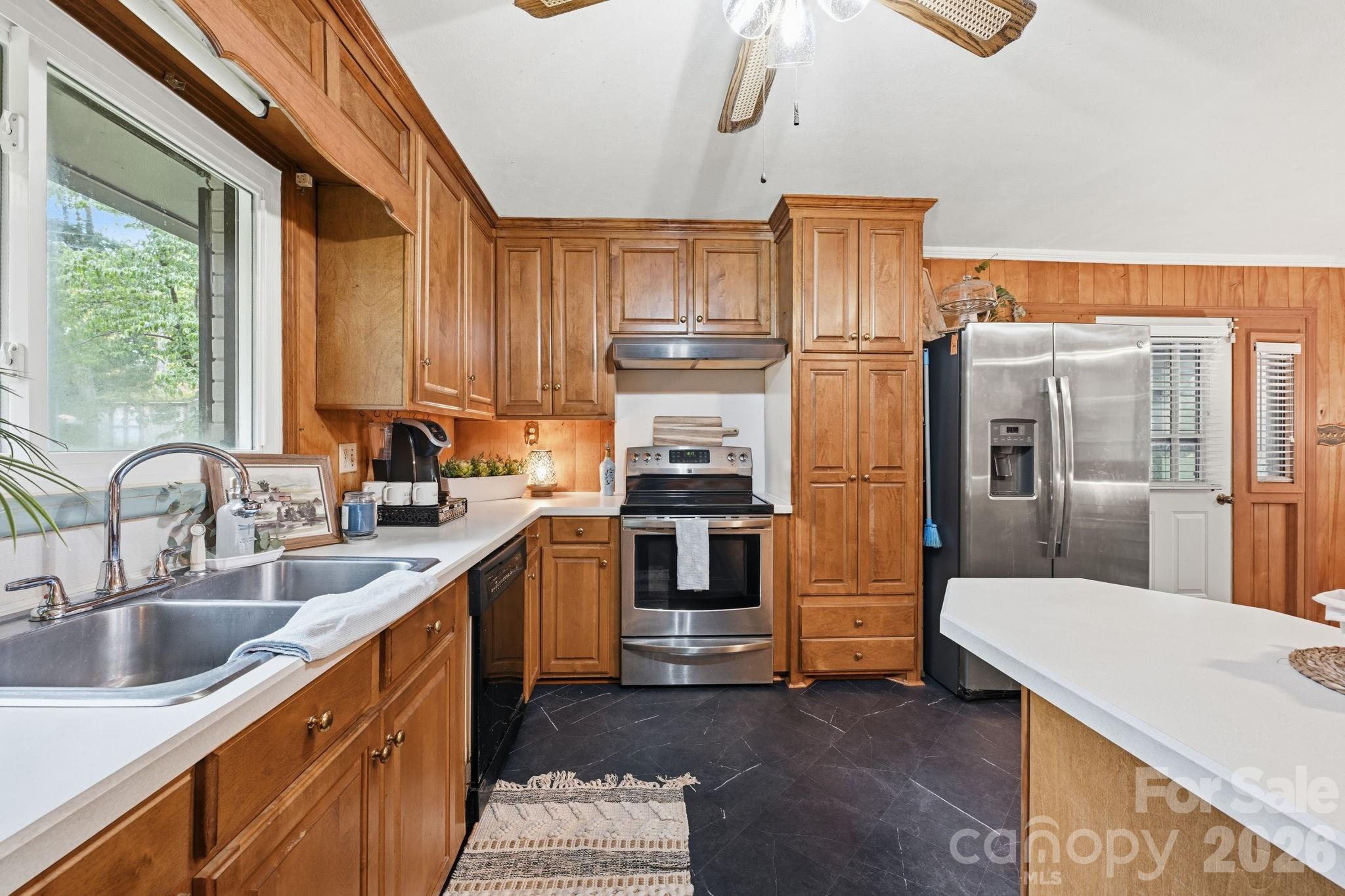 2204 Wilson Avenue Property Photo 11