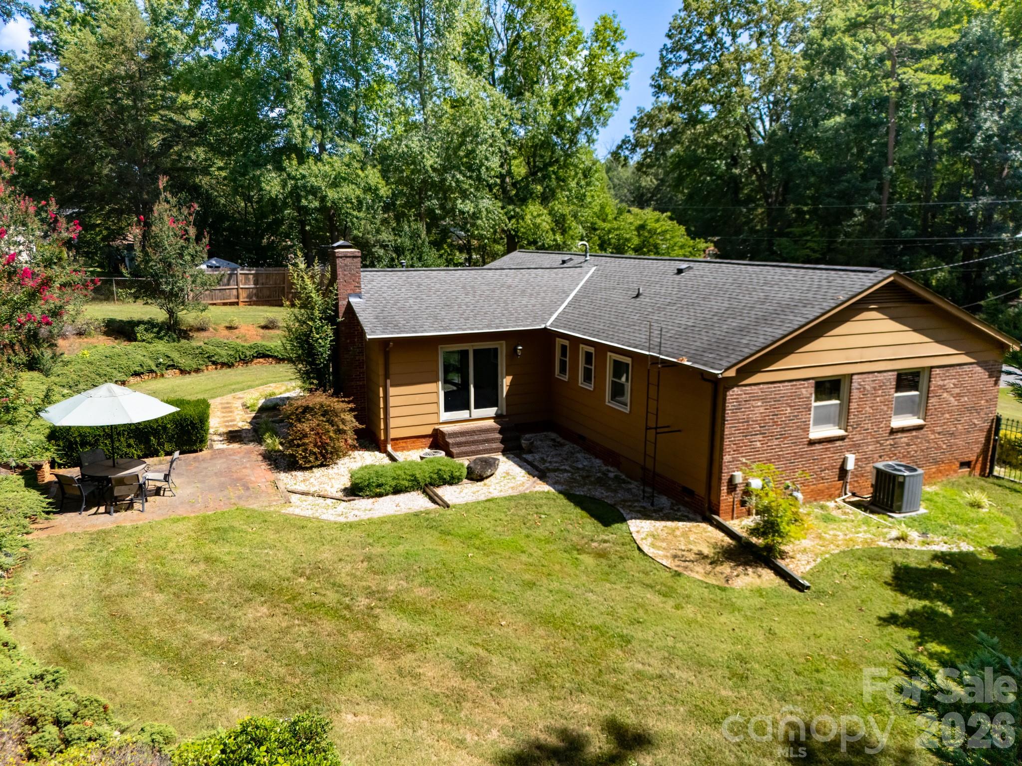 1433 Niagara Circle Property Photo 2