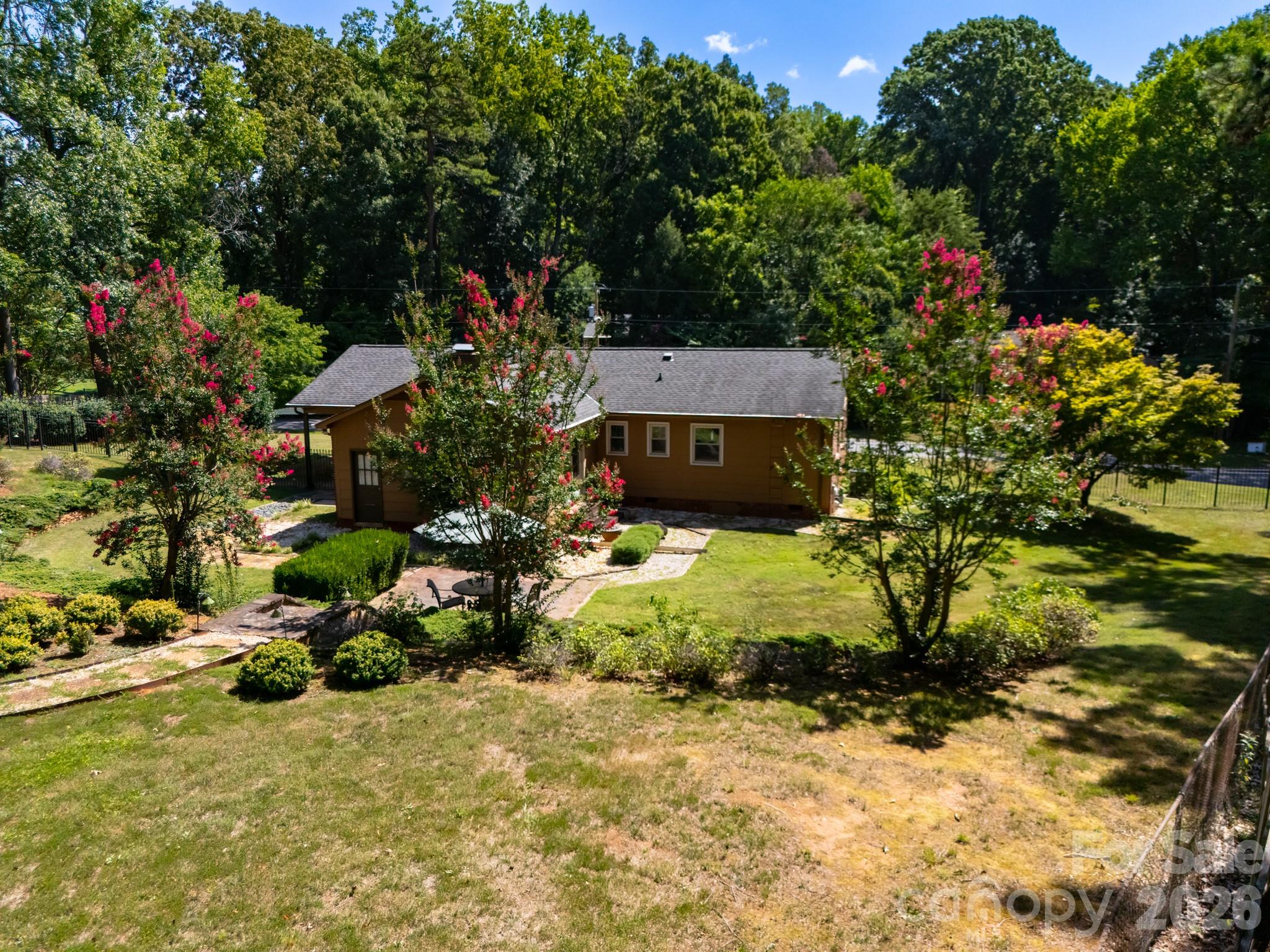 1433 Niagara Circle Property Photo 3