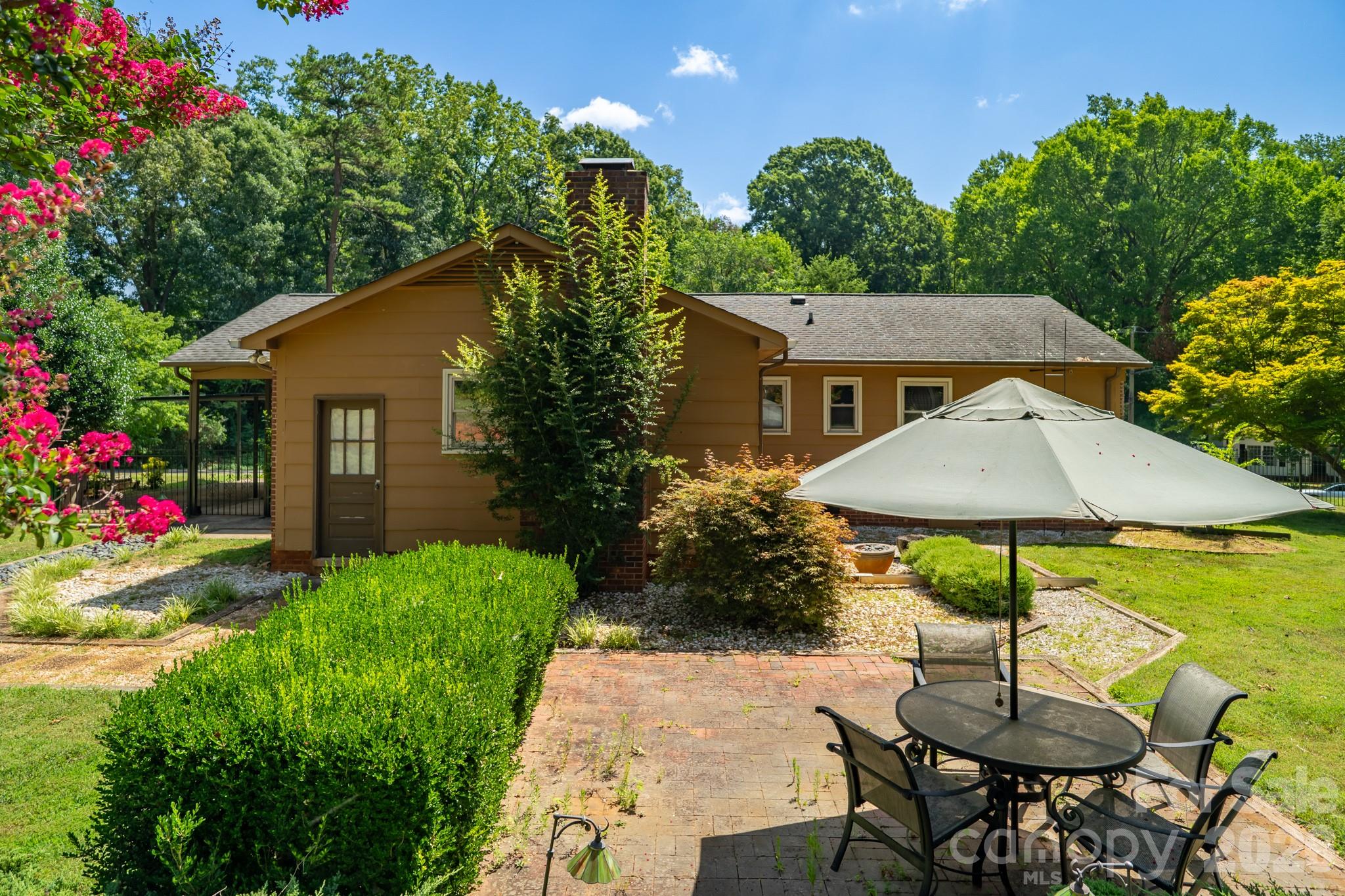 1433 Niagara Circle Property Photo 7