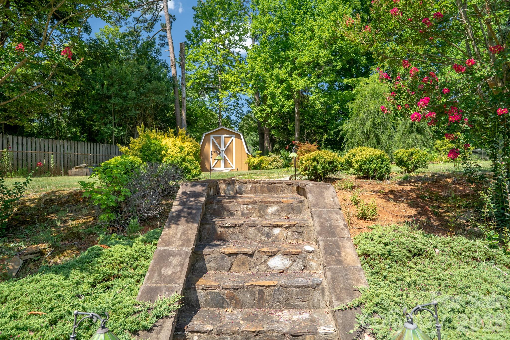 1433 Niagara Circle Property Photo 8