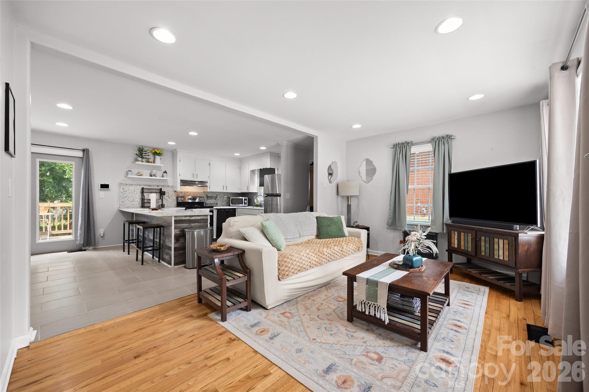 1537 Mcgill Street Property Photo 6