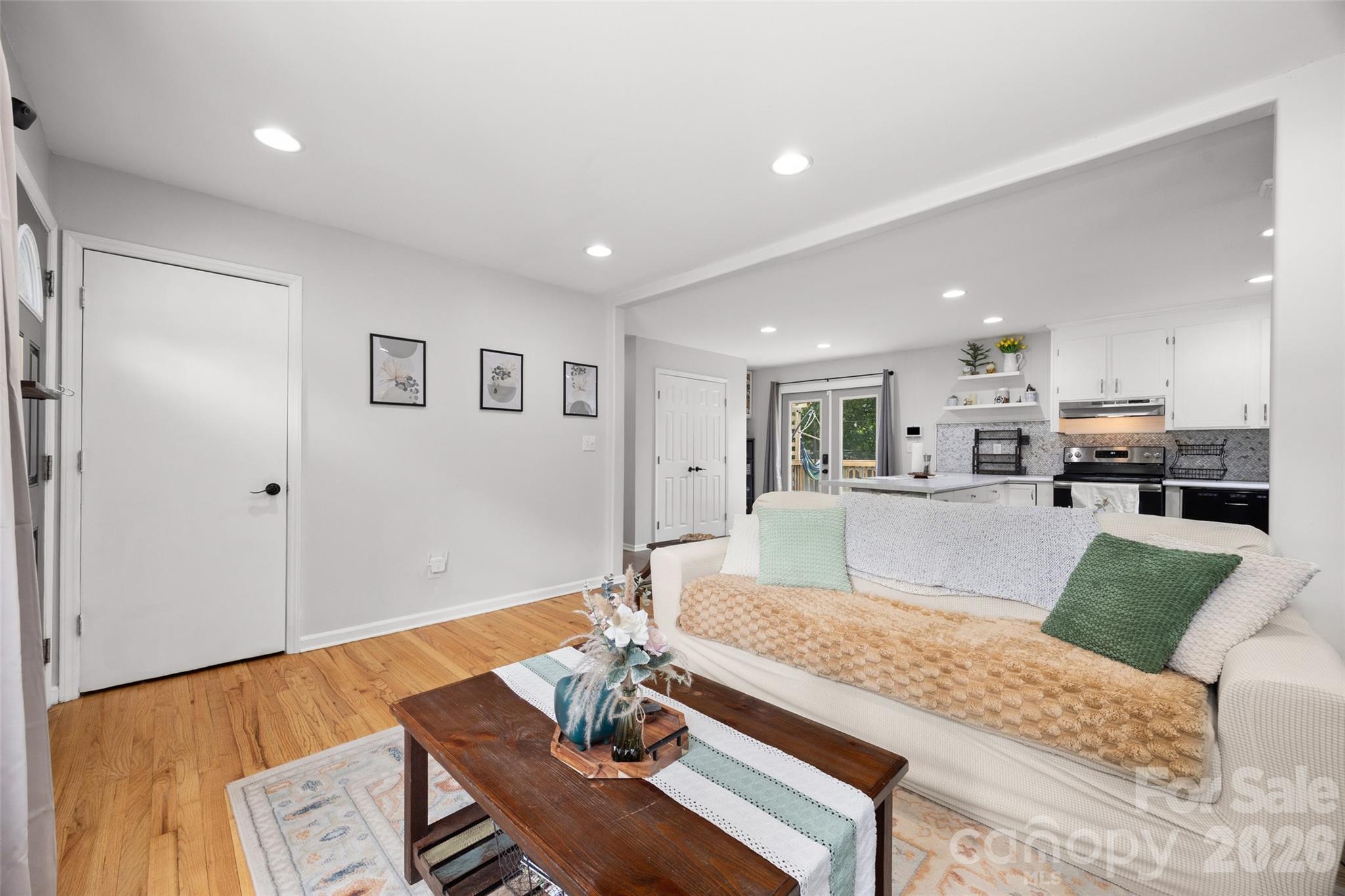1537 Mcgill Street Property Photo 7
