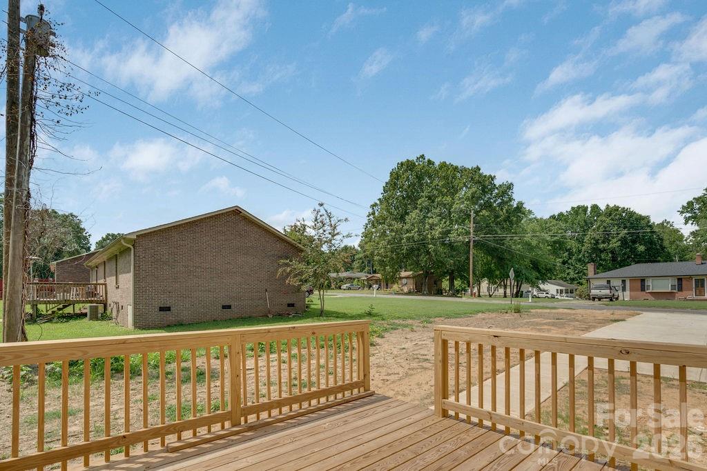 502 N Pine Street Property Photo 23