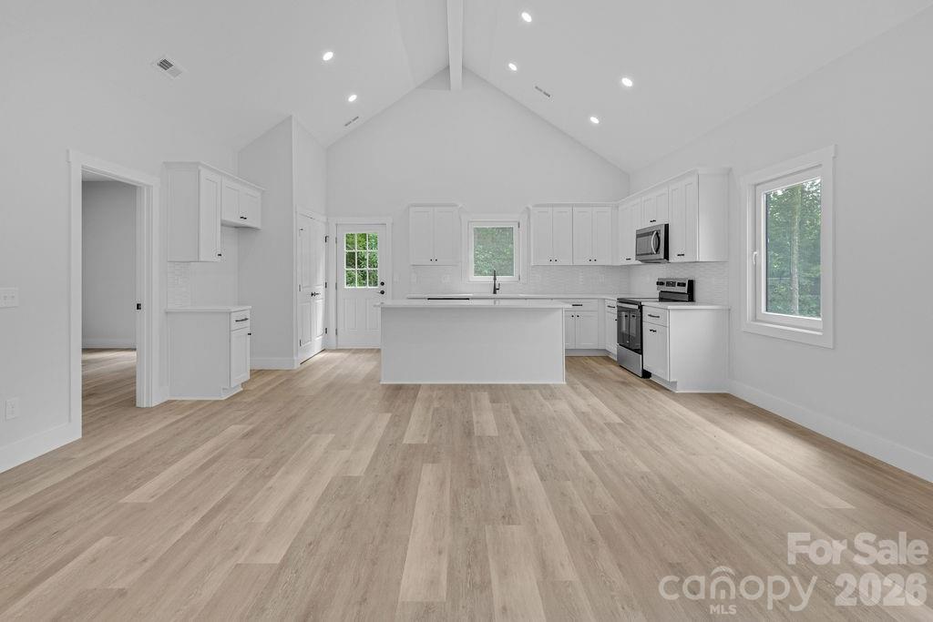504 N Pine Street Property Photo 8