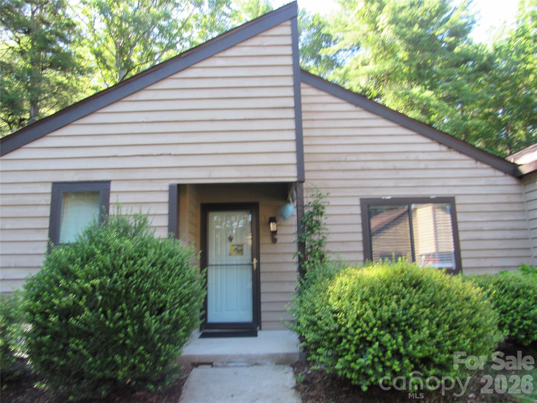 6 Woodlands Drive Property Photo 1