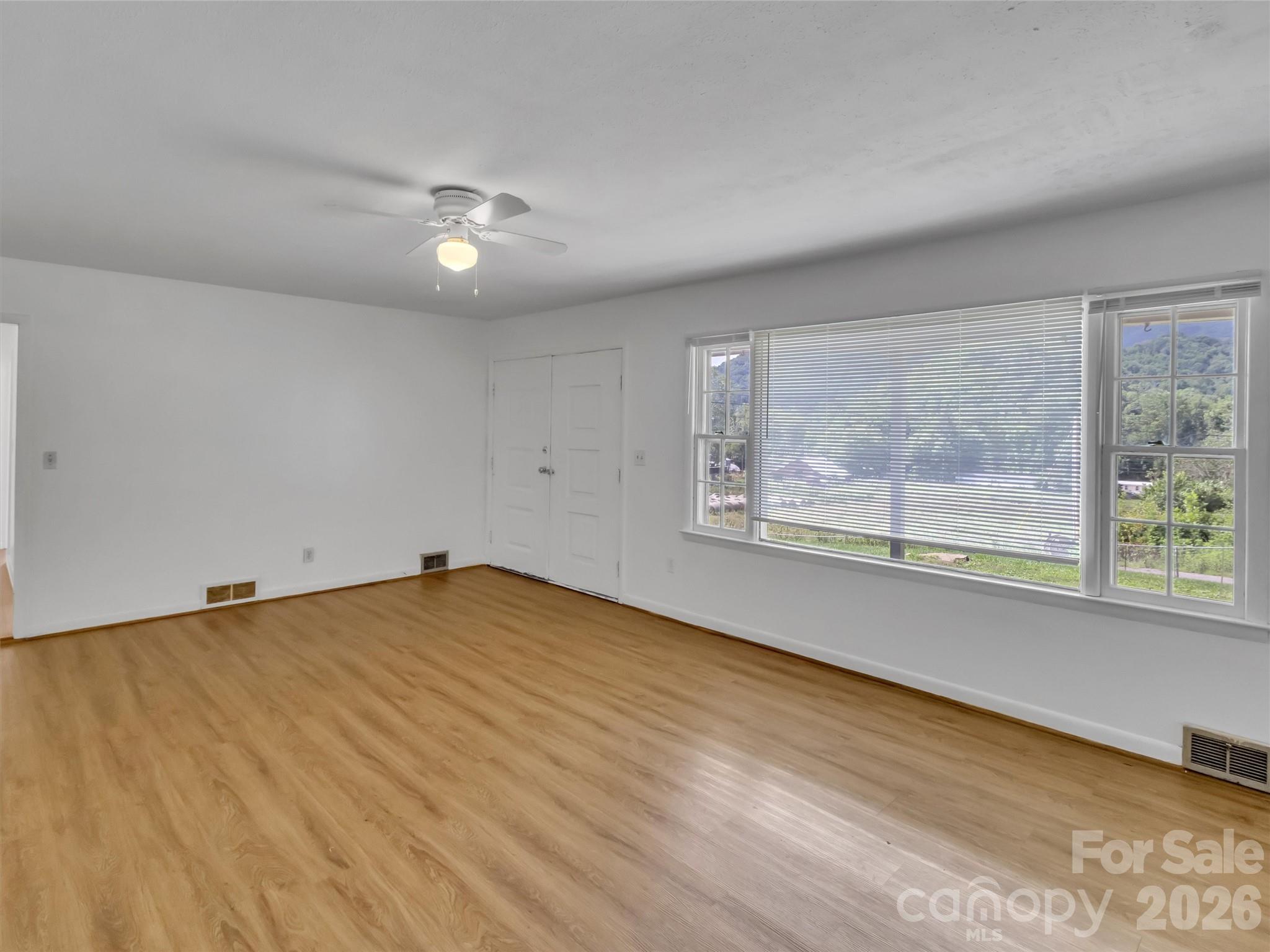 70 Iris Lane Property Photo 7