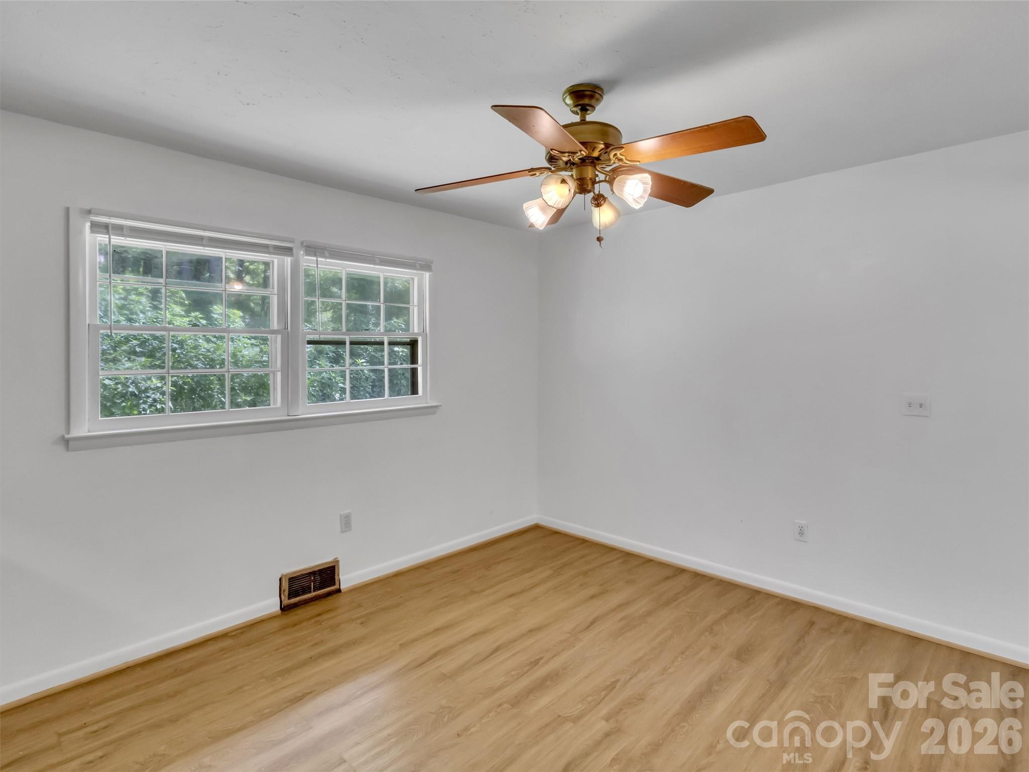 70 Iris Lane Property Photo 8