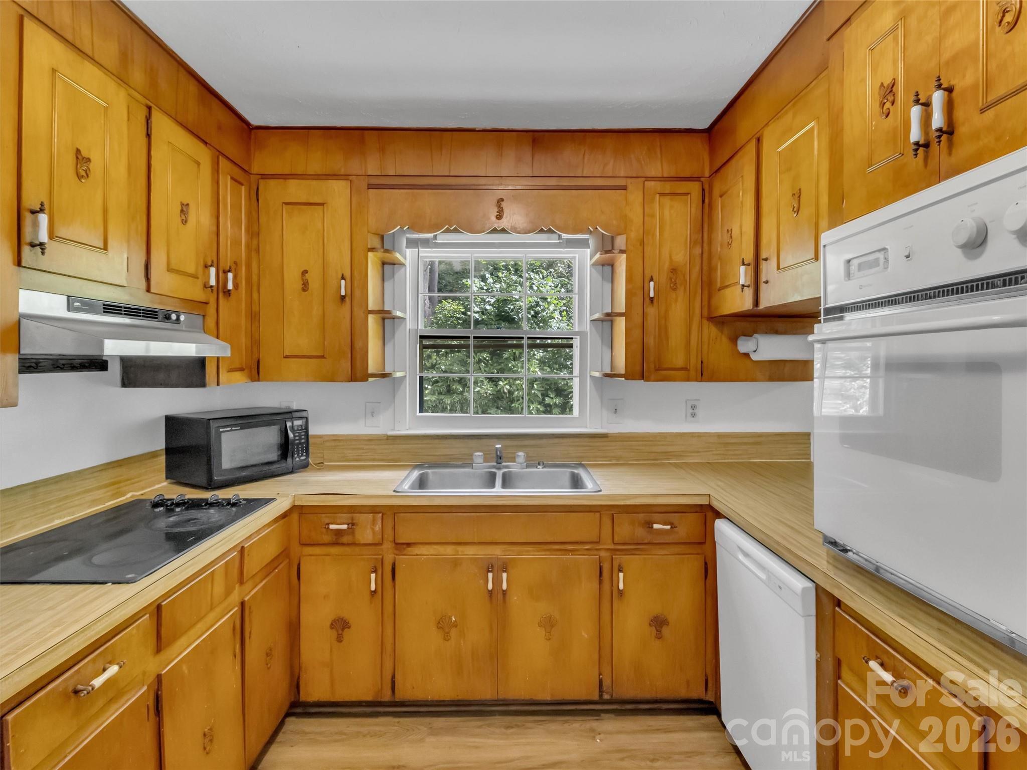 70 Iris Lane Property Photo 11