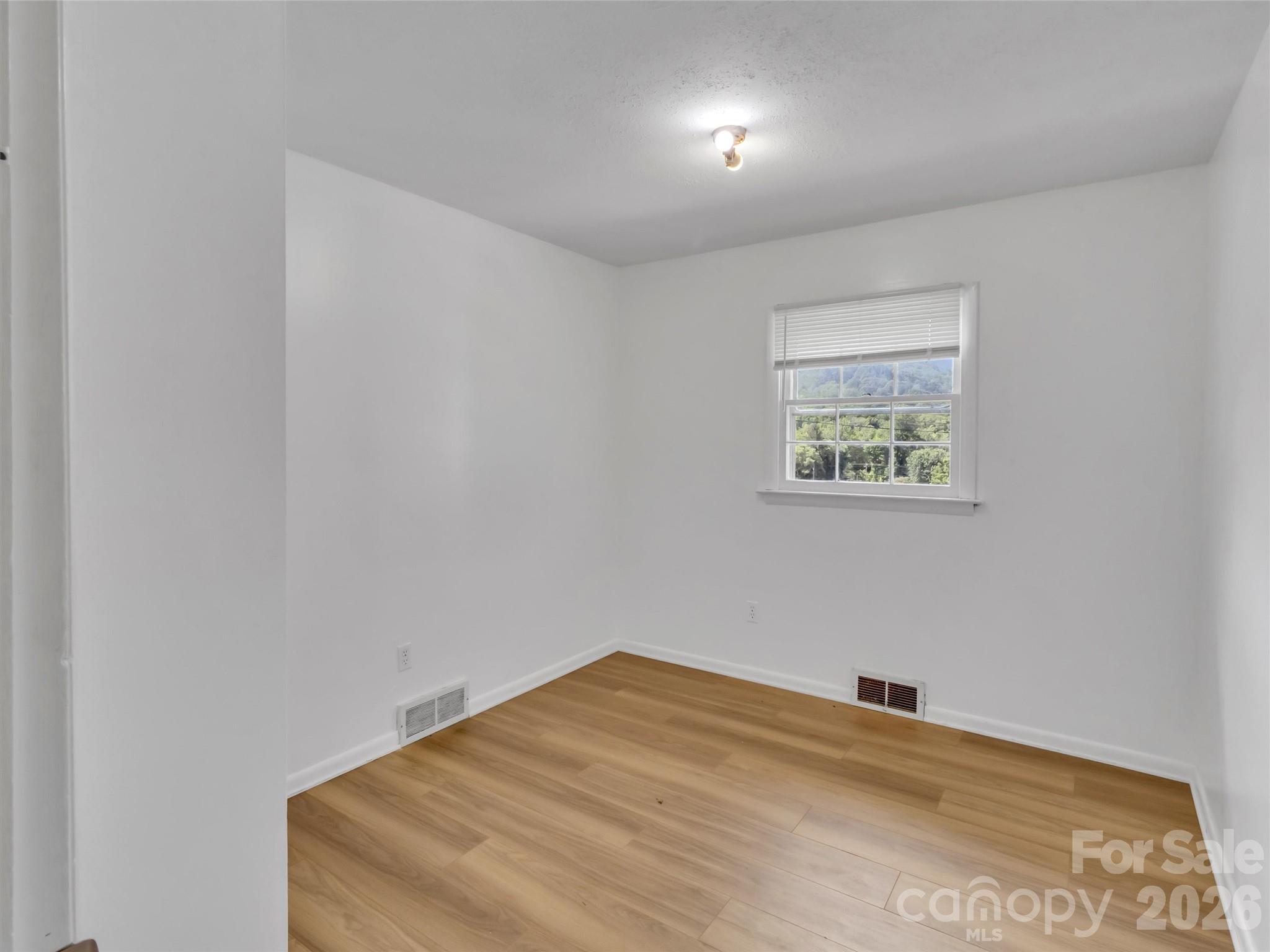 70 Iris Lane Property Photo 12