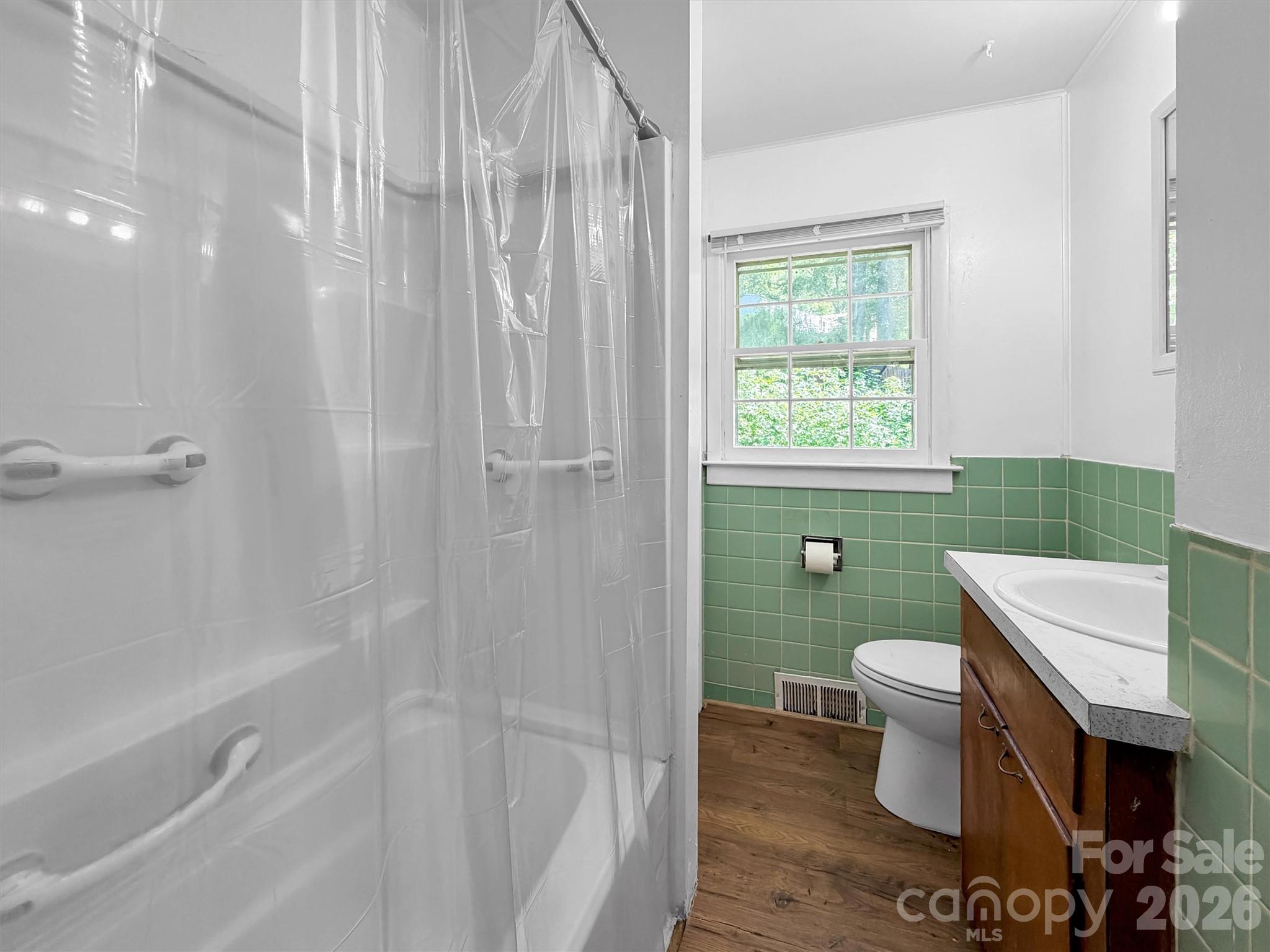 70 Iris Lane Property Photo 14