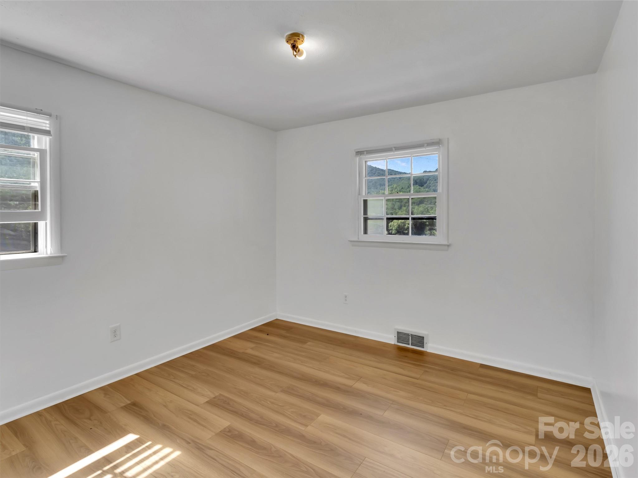 70 Iris Lane Property Photo 16