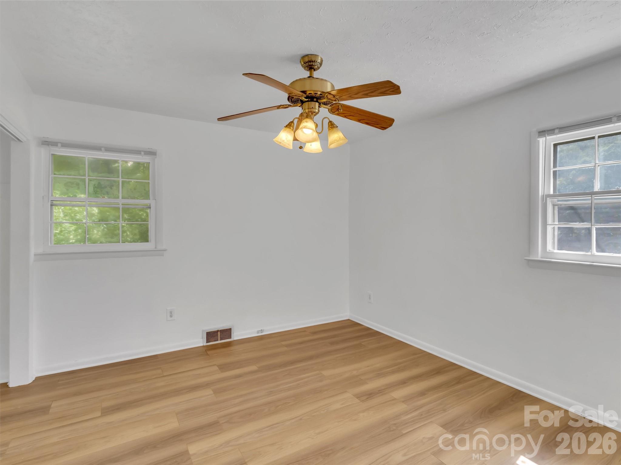 70 Iris Lane Property Photo 18