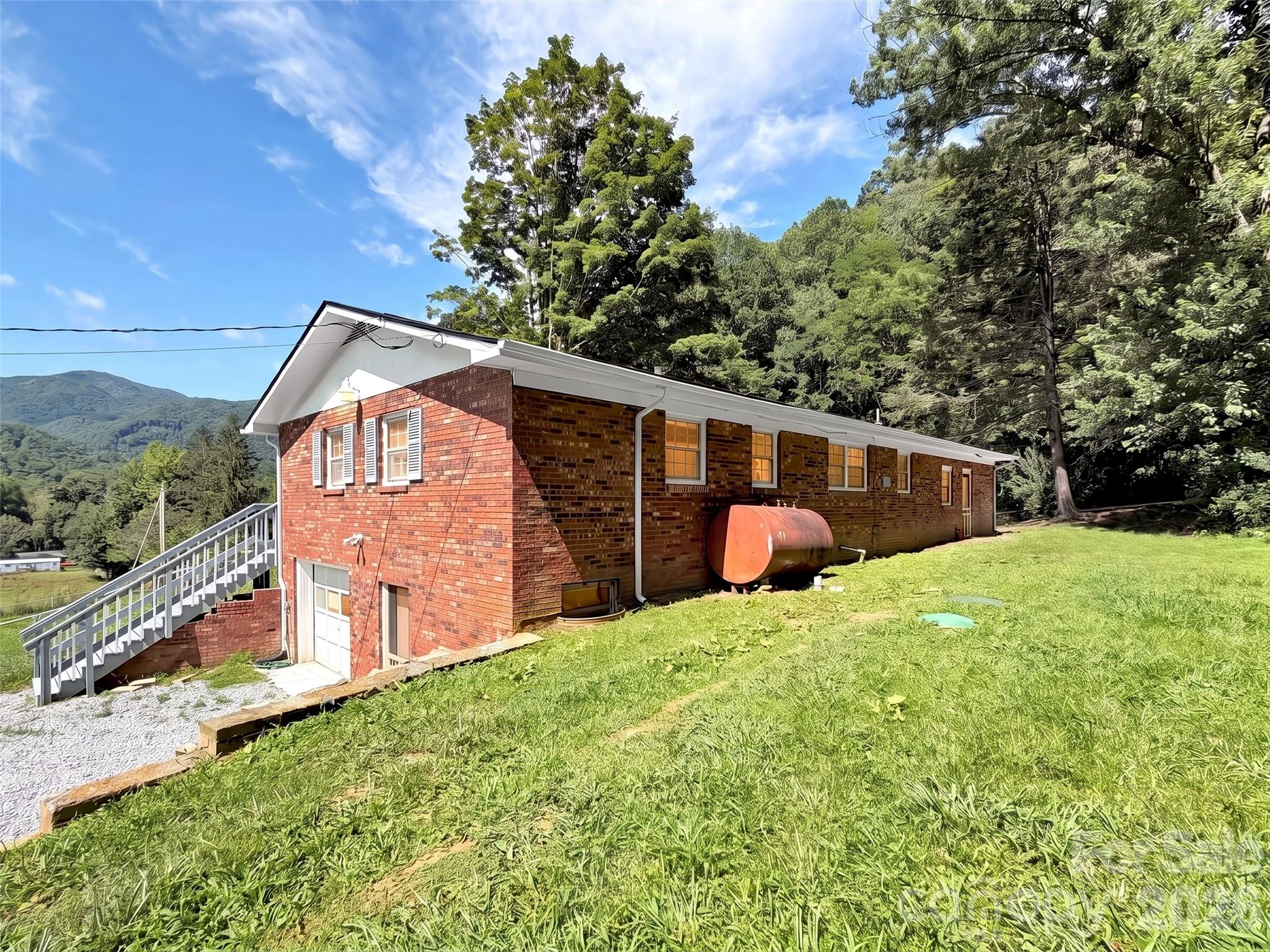 70 Iris Lane Property Photo 34