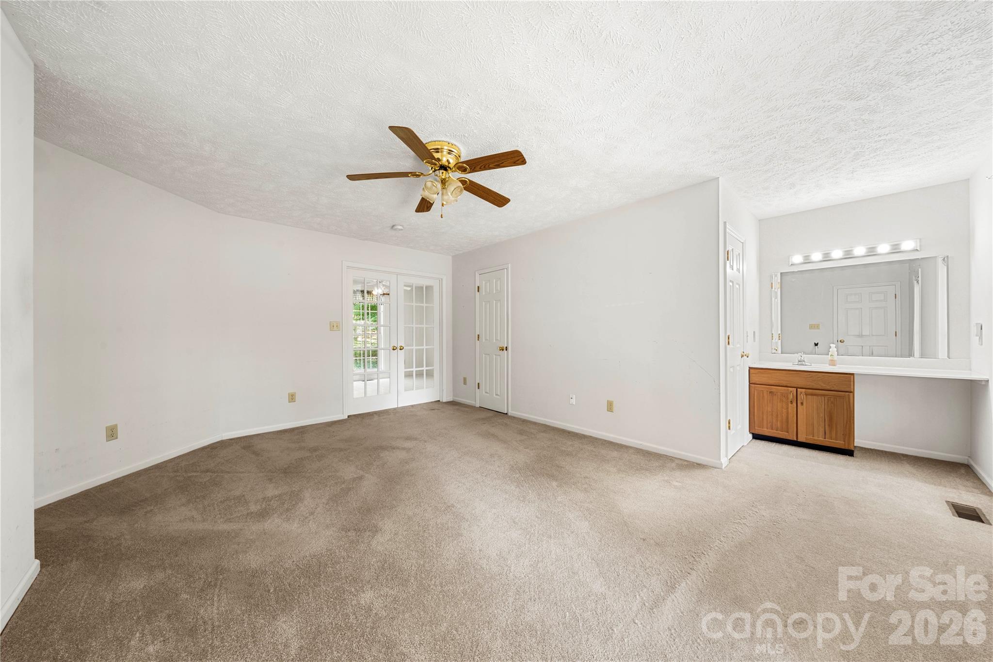 142 Harbor Point Drive 31 Property Photo 18