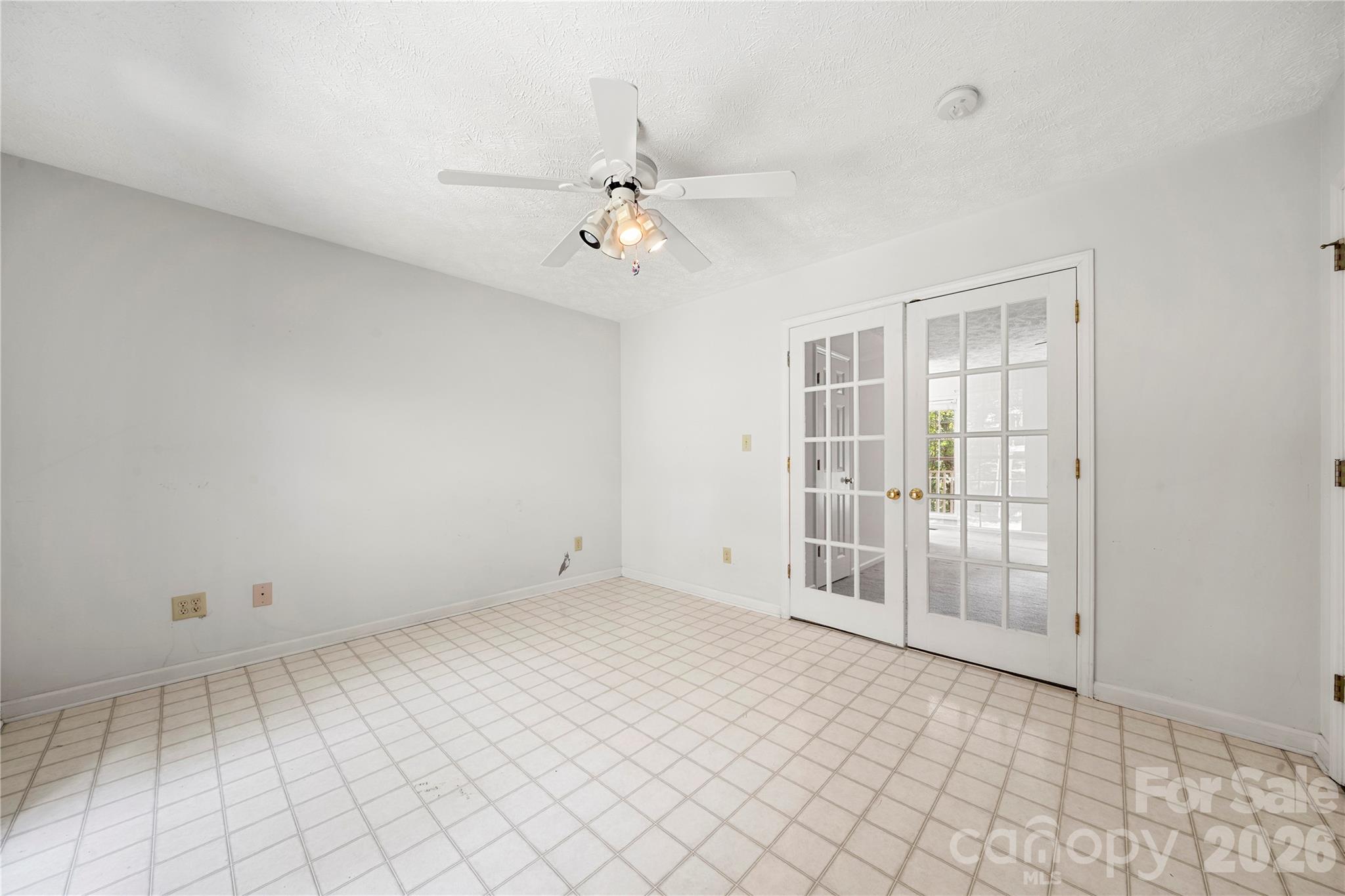 142 Harbor Point Drive 31 Property Photo 21
