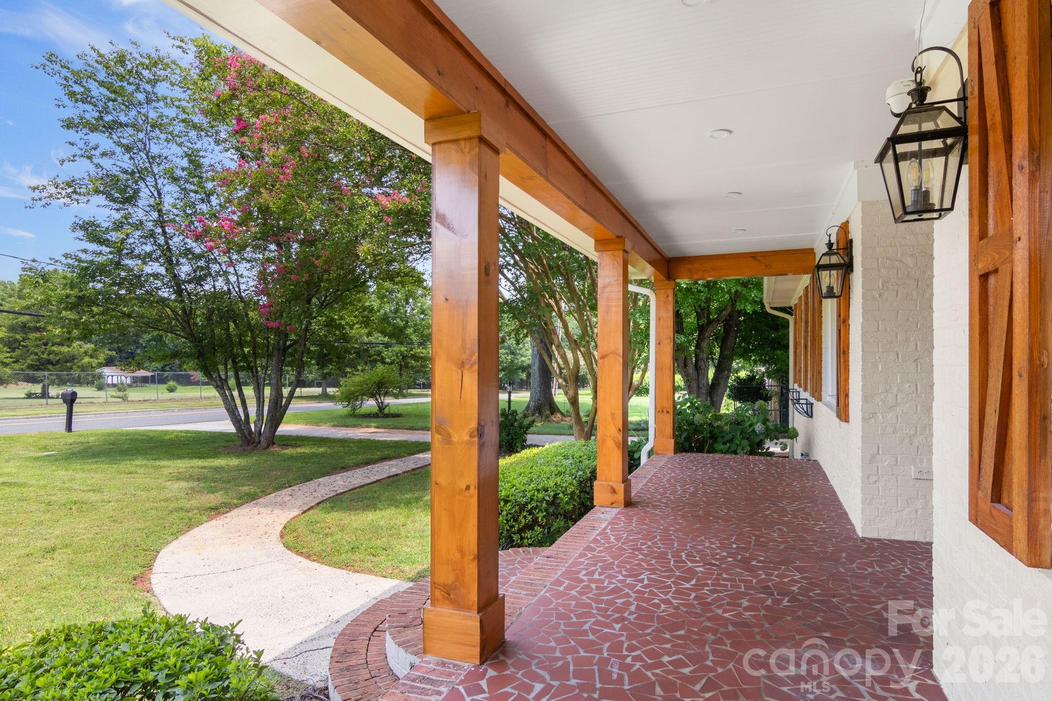7030 Delta Lake Drive Property Photo 4