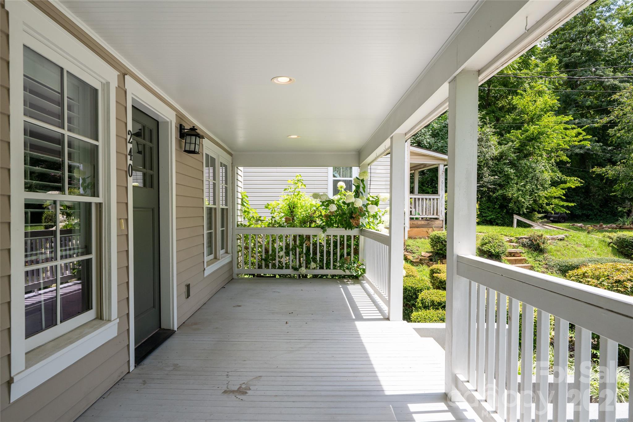 240 S Beaumont Street Property Photo 5