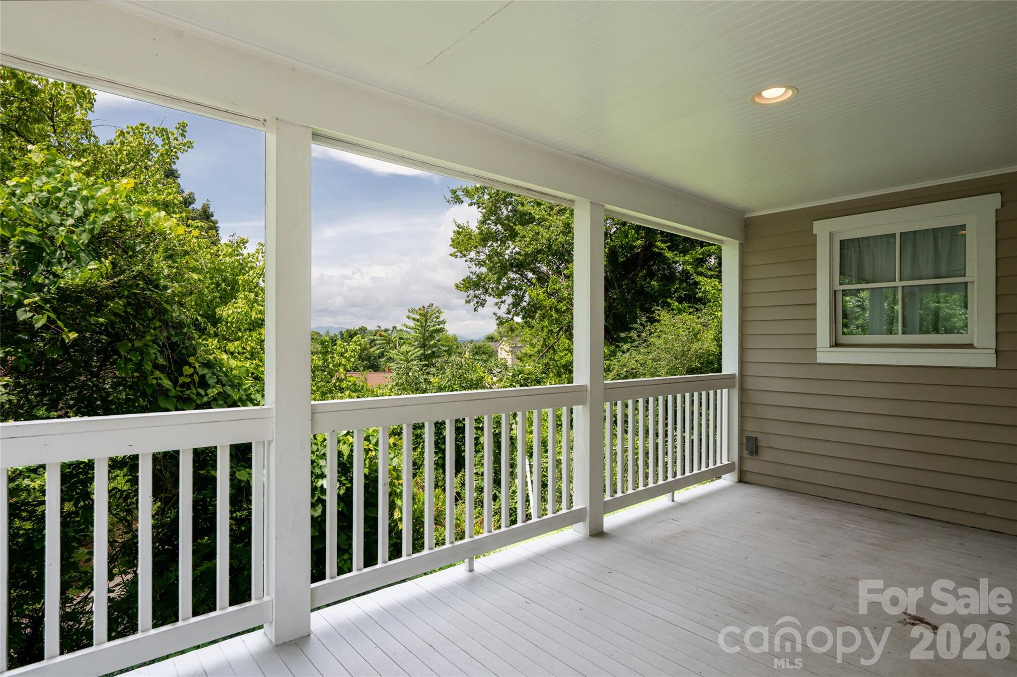 240 S Beaumont Street Property Photo 6