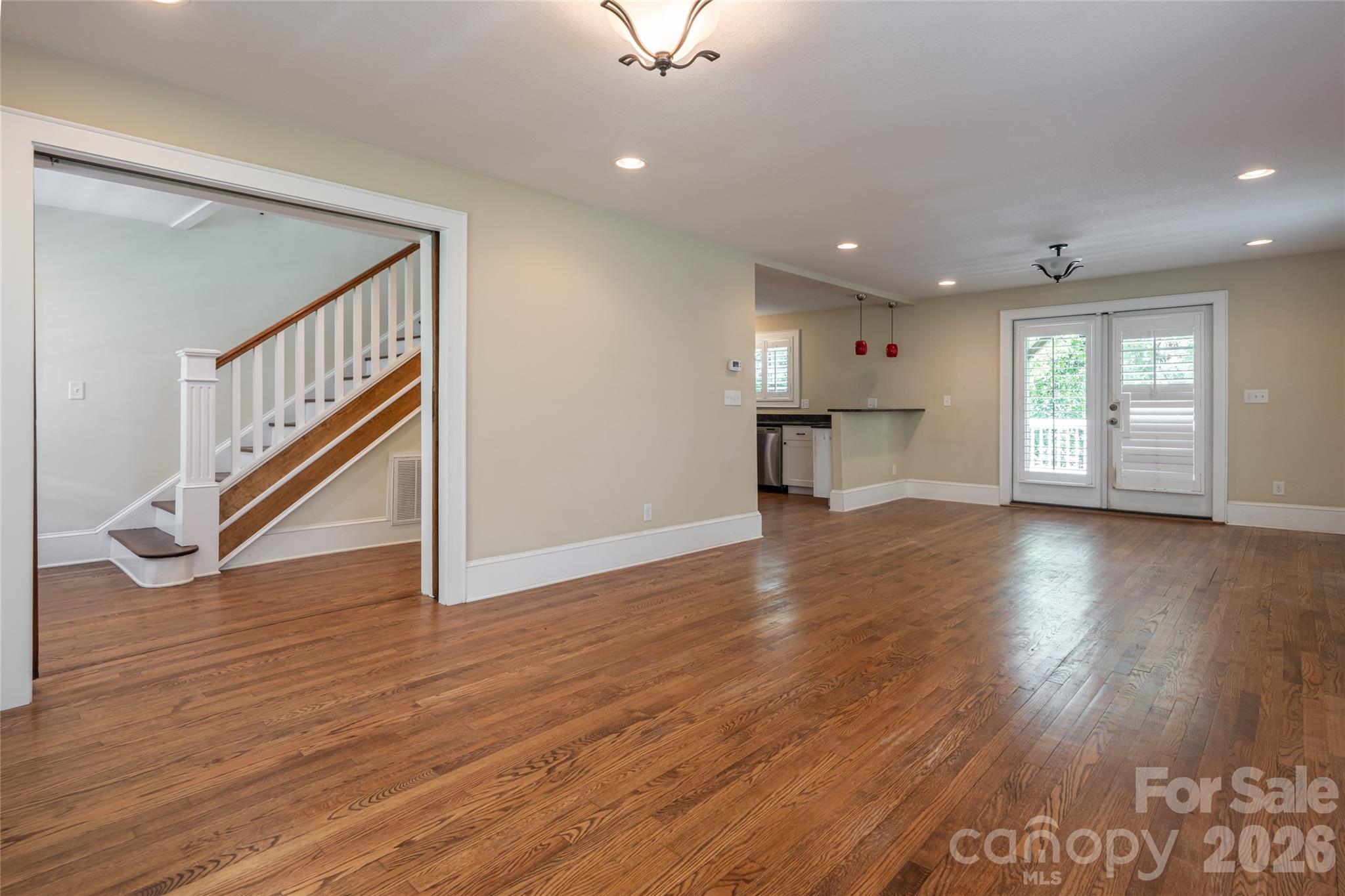 240 S Beaumont Street Property Photo 8