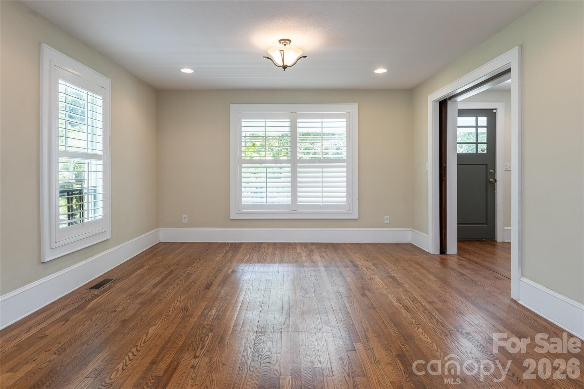 240 S Beaumont Street Property Photo 10