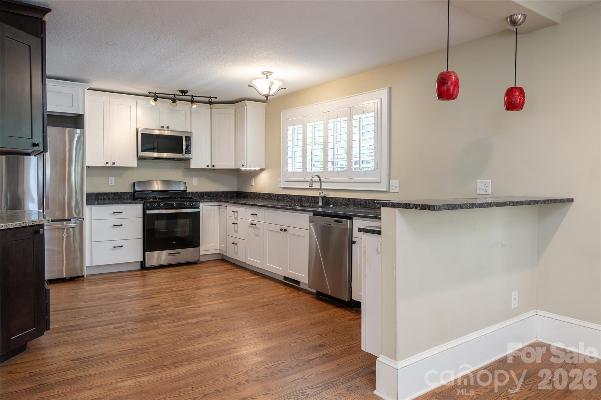 240 S Beaumont Street Property Photo 15