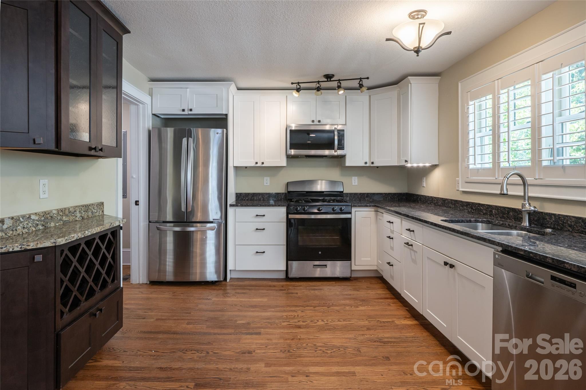 240 S Beaumont Street Property Photo 16