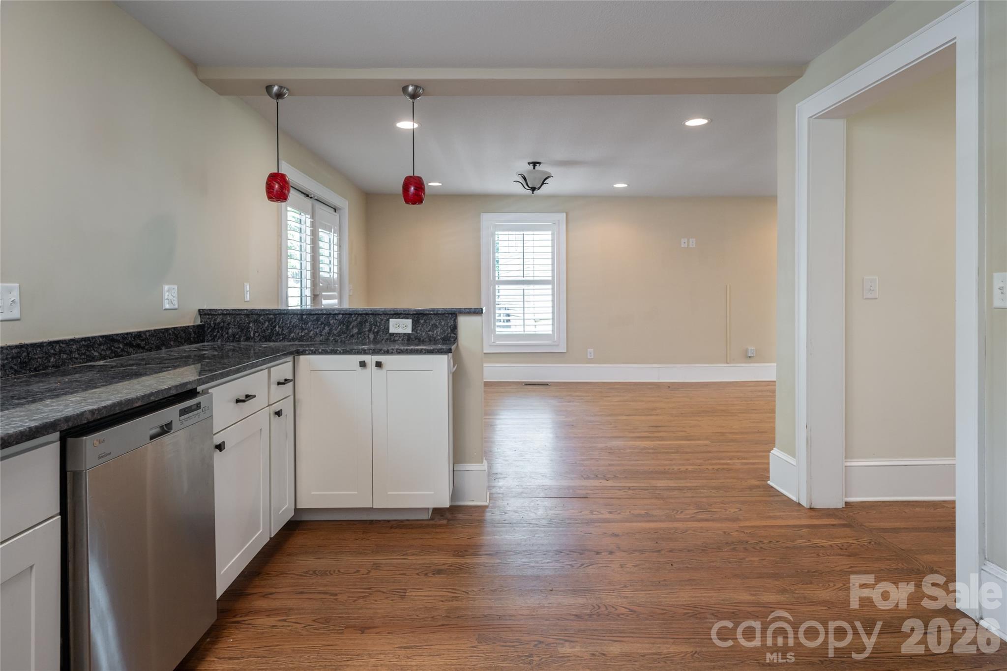 240 S Beaumont Street Property Photo 17
