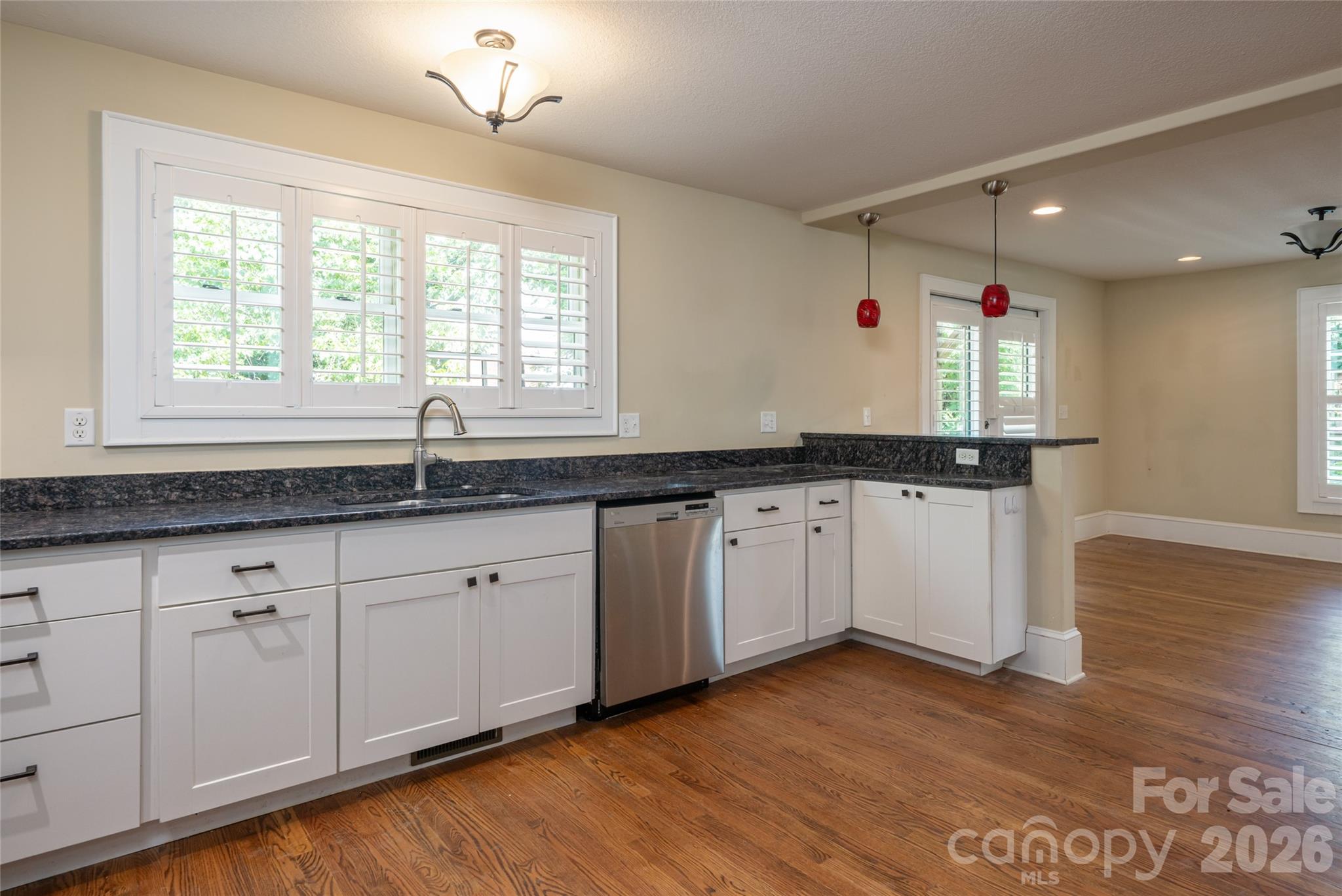 240 S Beaumont Street Property Photo 18