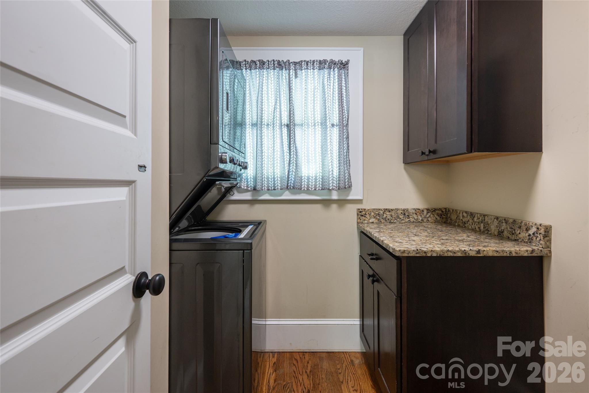 240 S Beaumont Street Property Photo 21