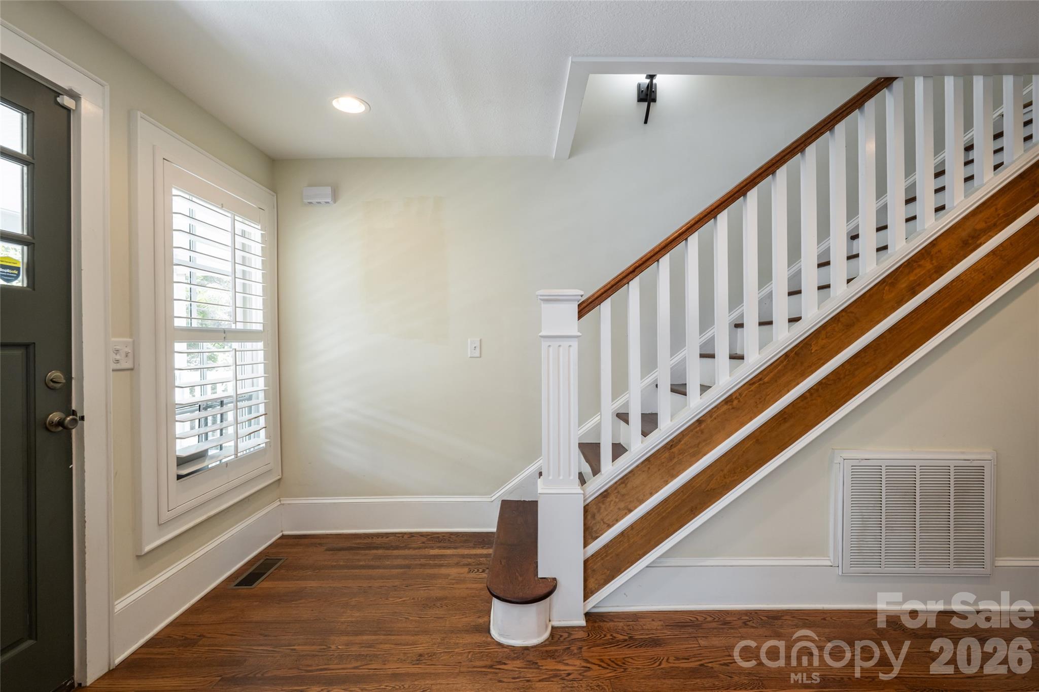 240 S Beaumont Street Property Photo 23