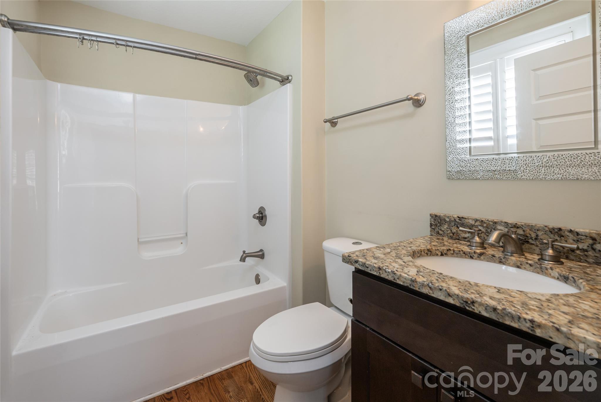 240 S Beaumont Street Property Photo 29