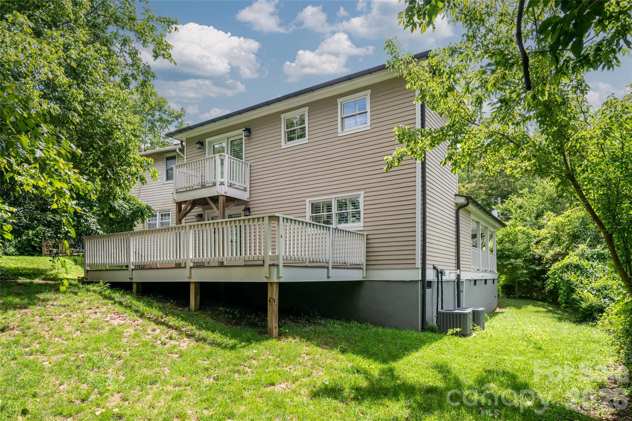 240 S Beaumont Street Property Photo 42