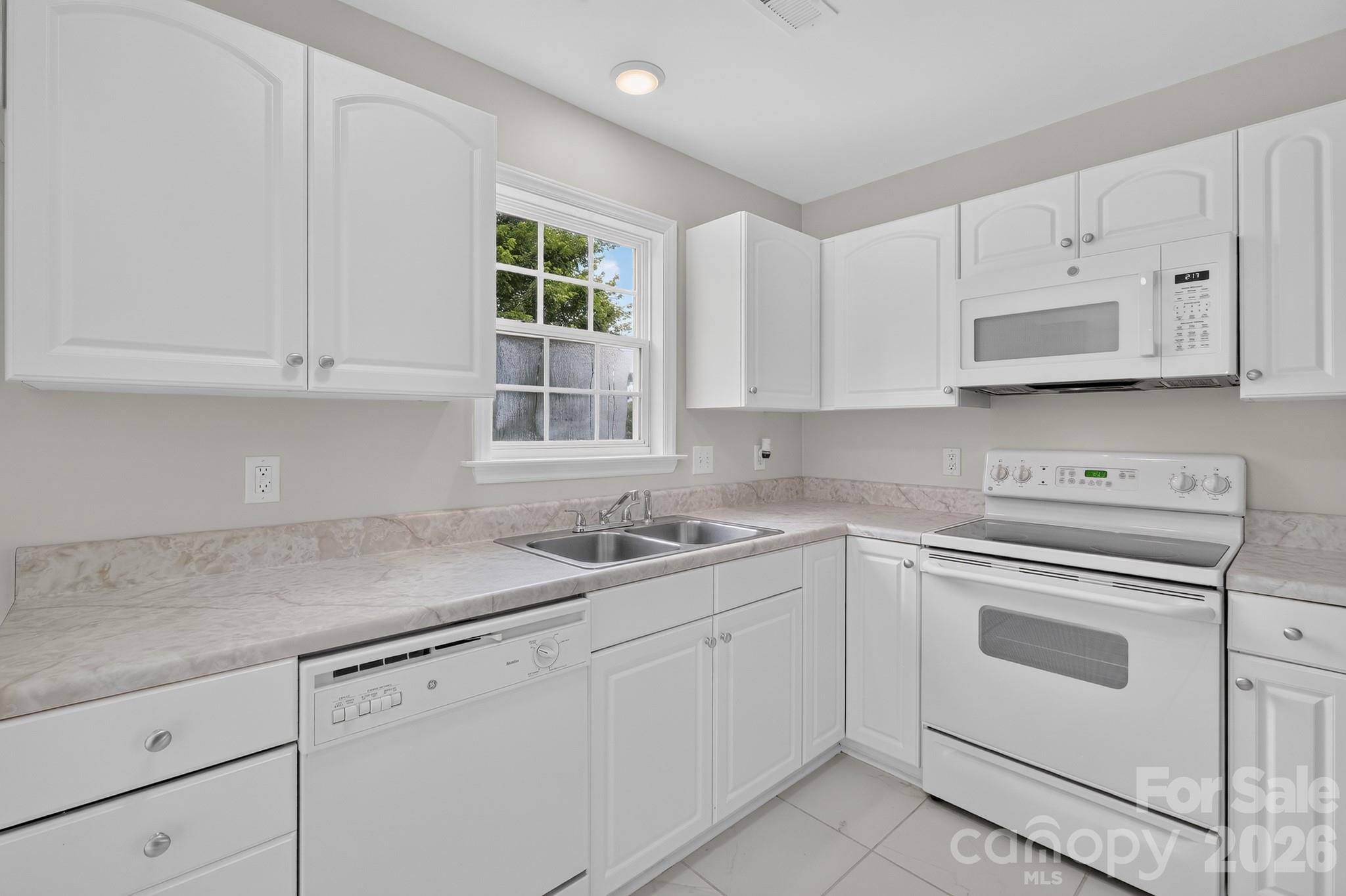 373 Sailway Road Property Photo 5