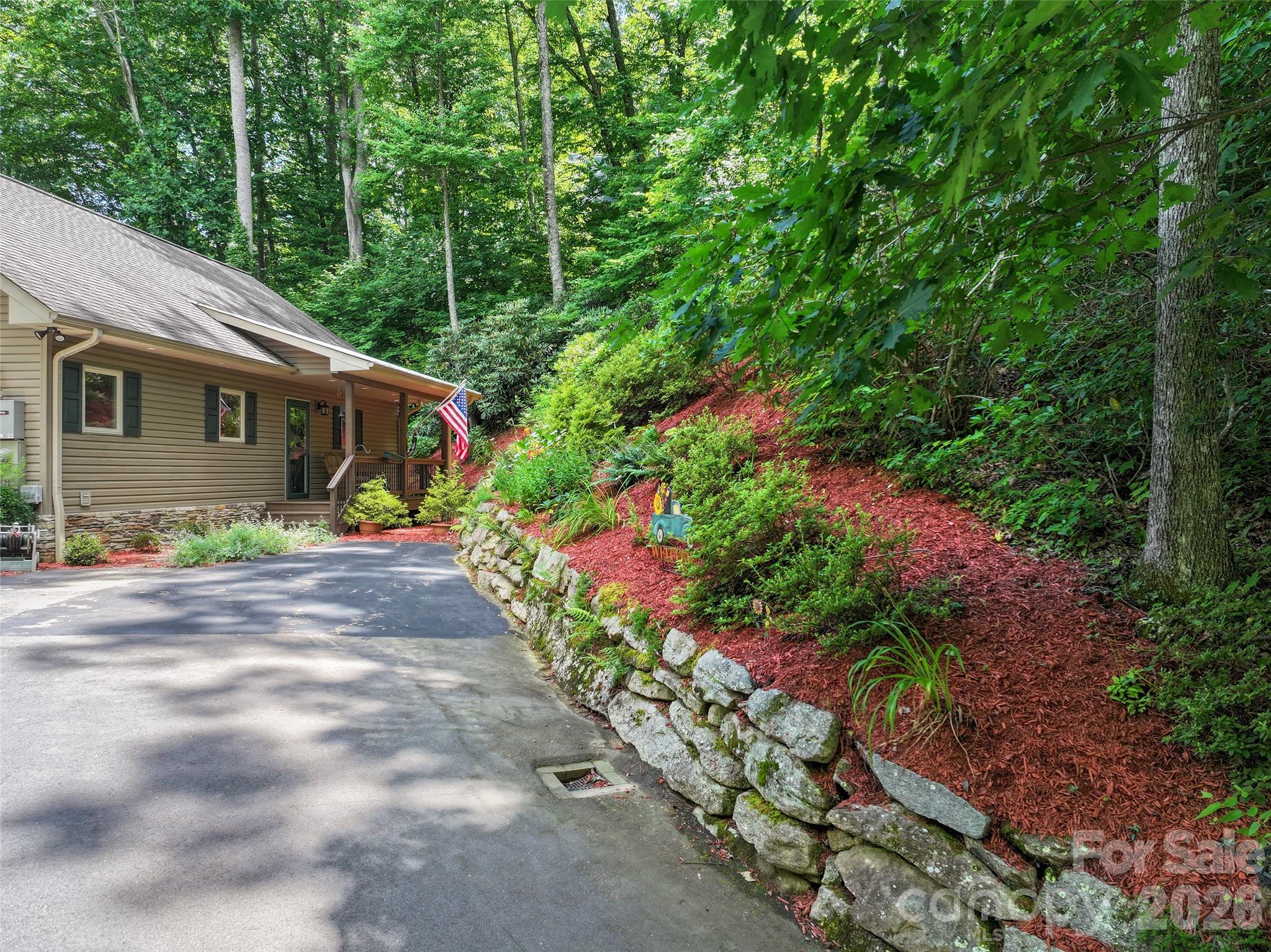 39 Maplewood Drive Property Photo 3