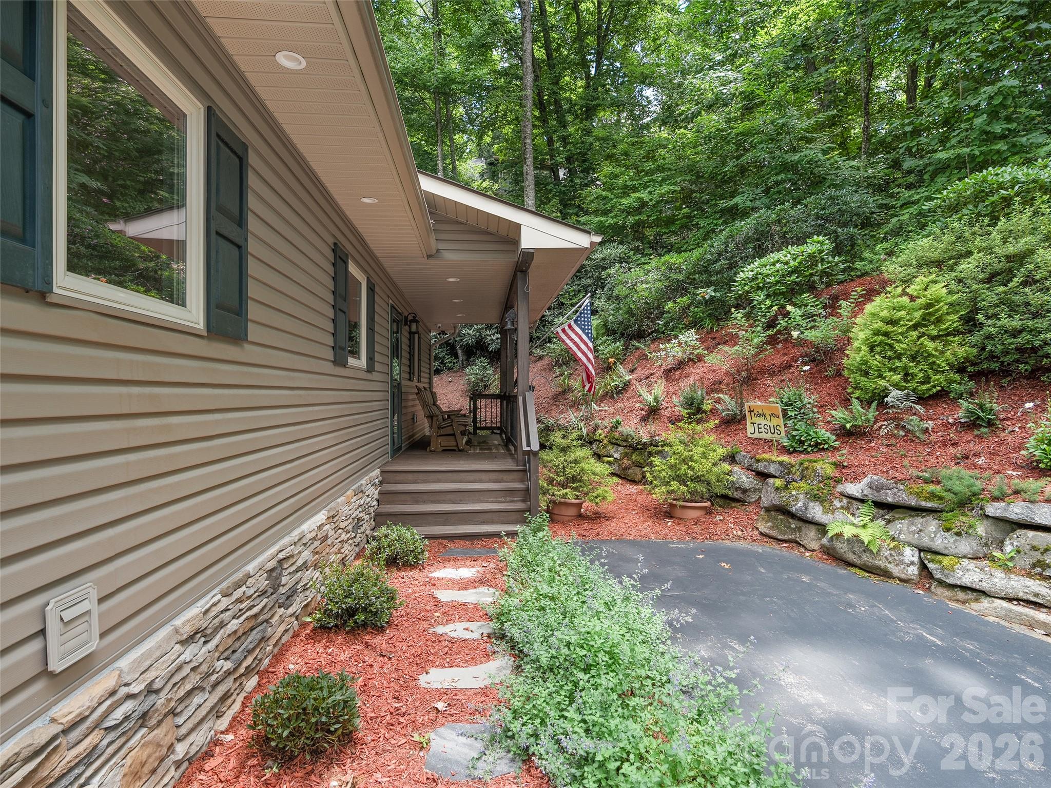 39 Maplewood Drive Property Photo 4