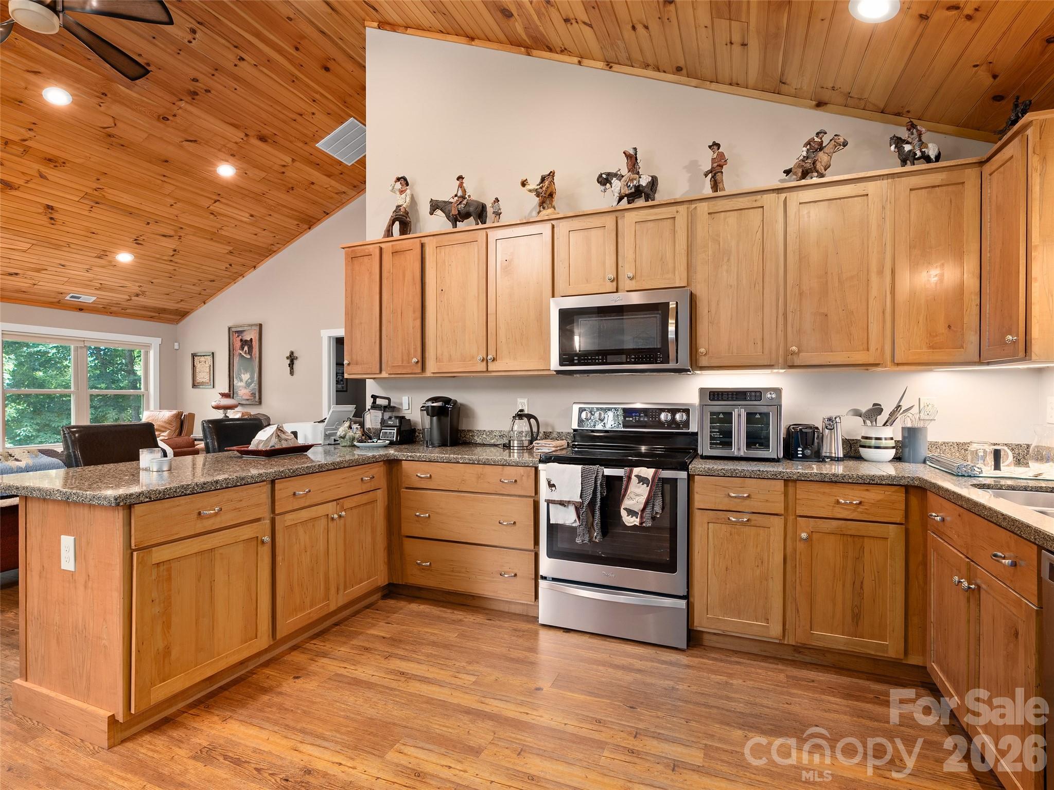 39 Maplewood Drive Property Photo 10